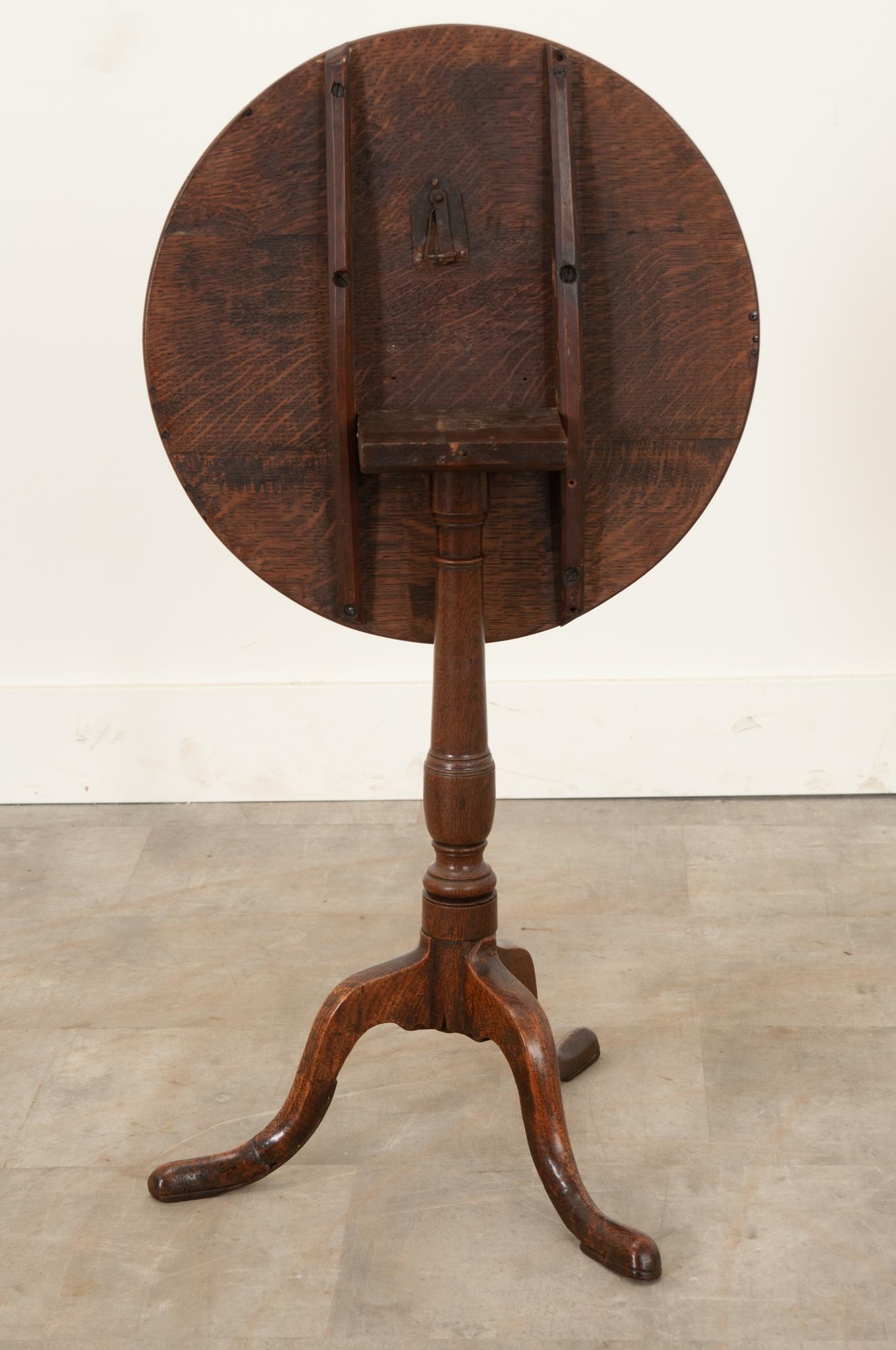 English 19th Century Oak Tilt Top Table In Good Condition For Sale In Baton Rouge, LA