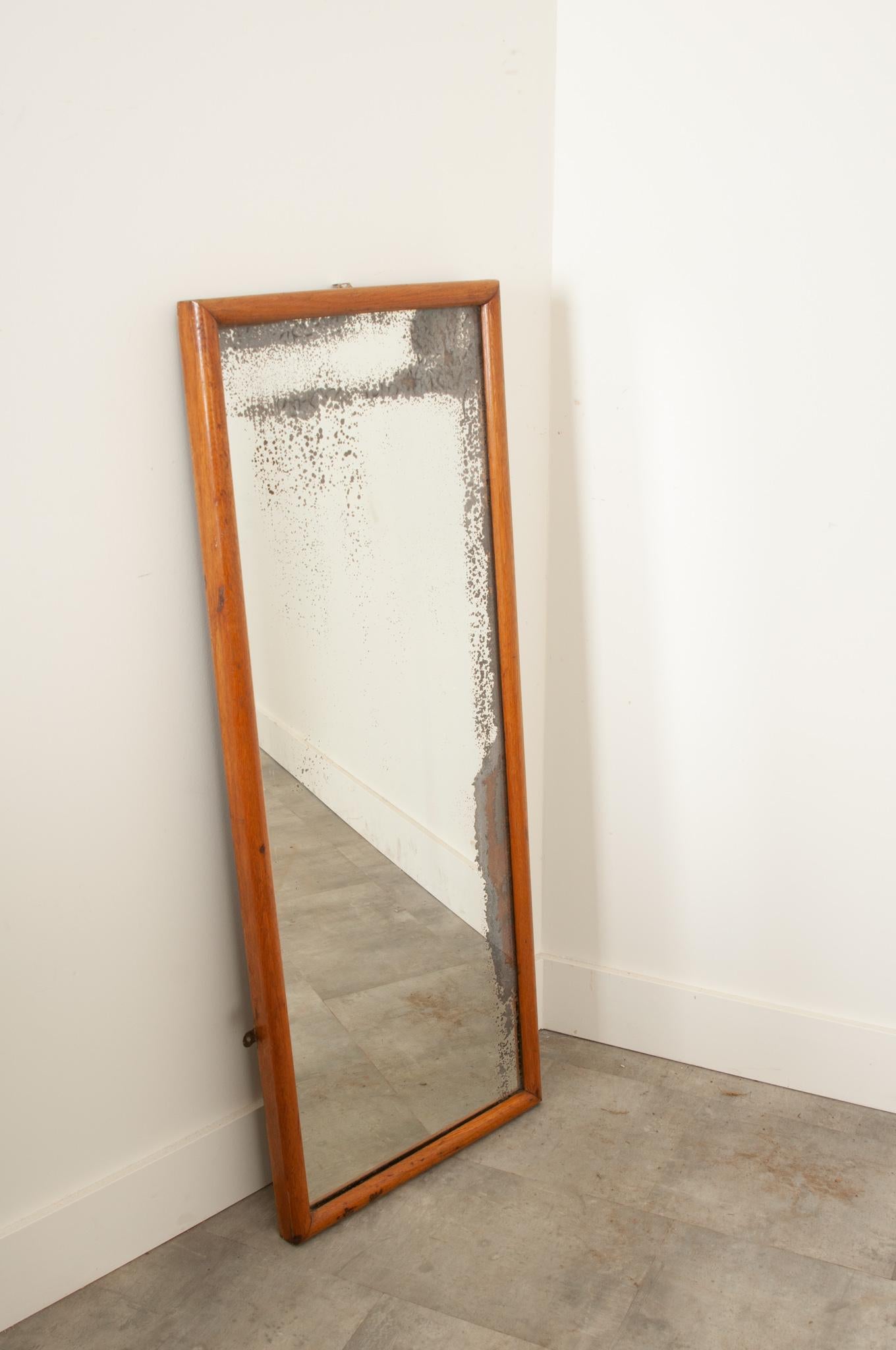 English 19th Century Oak Train Mirror In Good Condition For Sale In Baton Rouge, LA