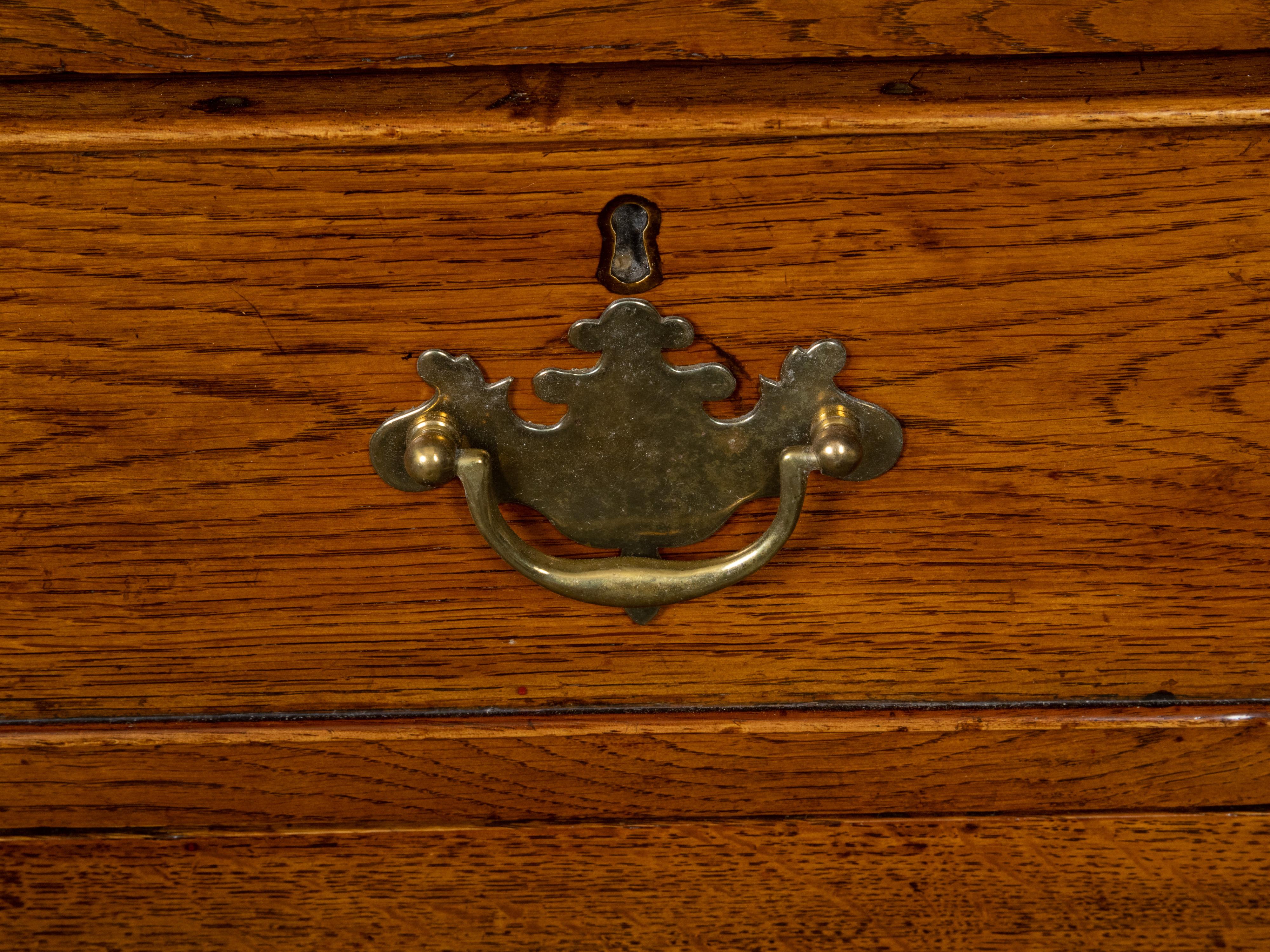 Comò inglese del XIX secolo in Oak Welsh con ripiani aperti e credenza bassa in vendita 8