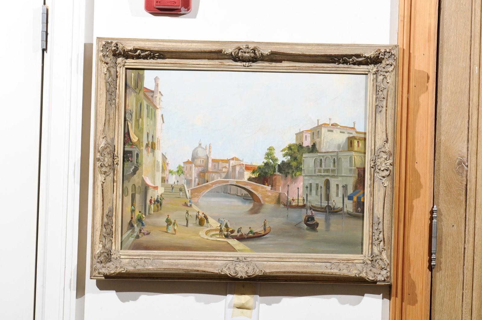An English framed oil painting from the 19th century depicting a Venetian scene. Born in England during the 19th century, this charming oil painting depicts one of the many bridges that cross over the canals of the splendid Serenissima. Standing out