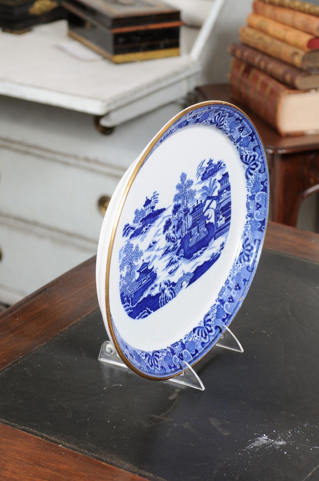 Ovaler blau-weißer englischer Porzellanteller des 19. Jahrhunderts mit Chinoiseries im Angebot 2