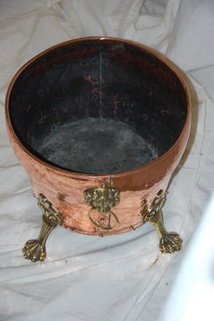 English 19th Century Oval Copper Coal Bin with Brass Paw Feet and Lion Handles
