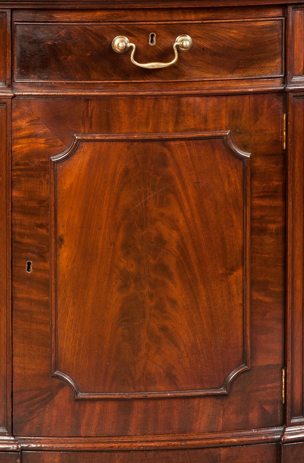 Sheraton English 19th Century Oval Mahogany and Leather Partners Desk