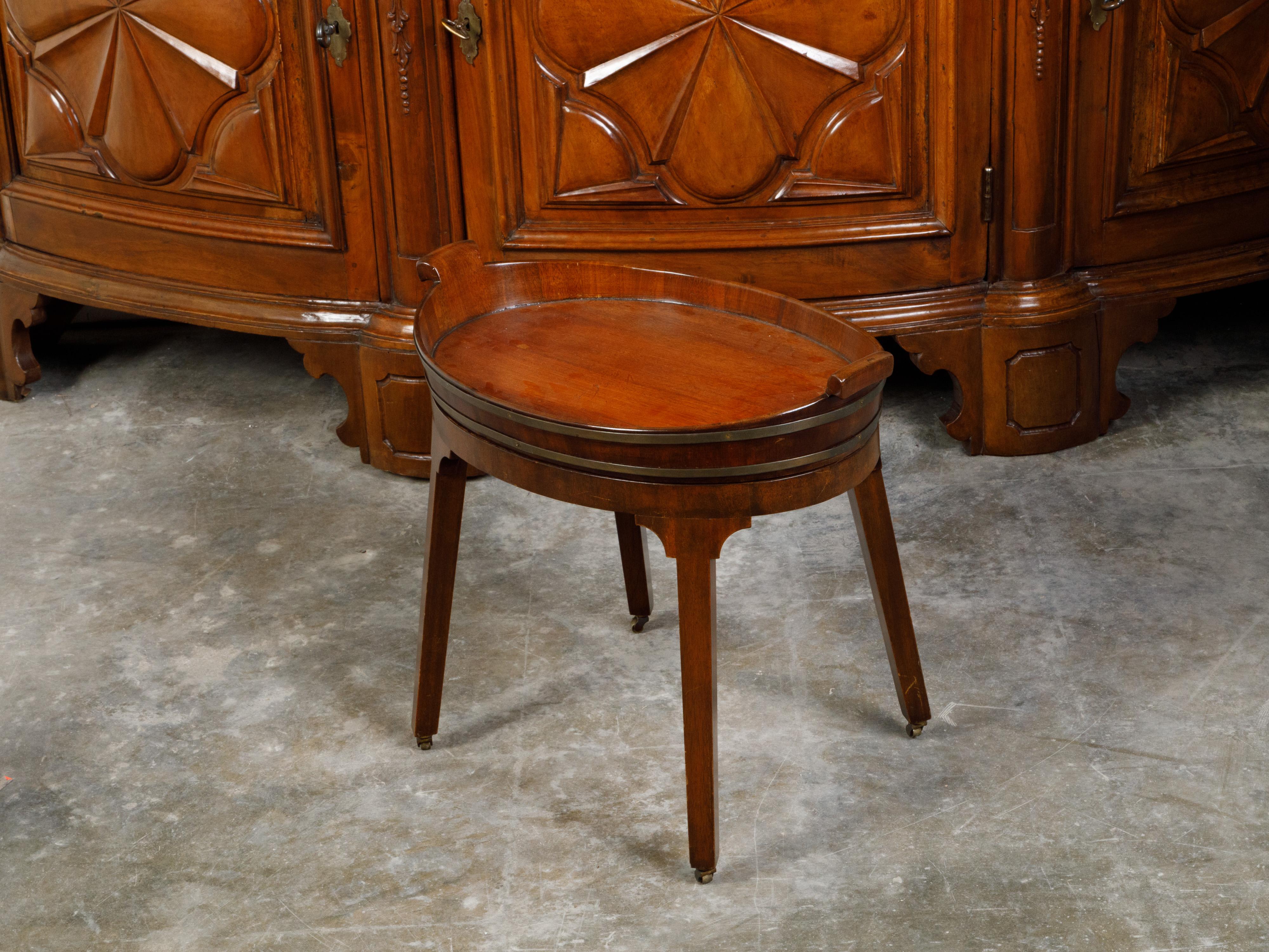 English 19th Century Oval Mahogany Tray Top Table with Brass Accents and Casters For Sale 3