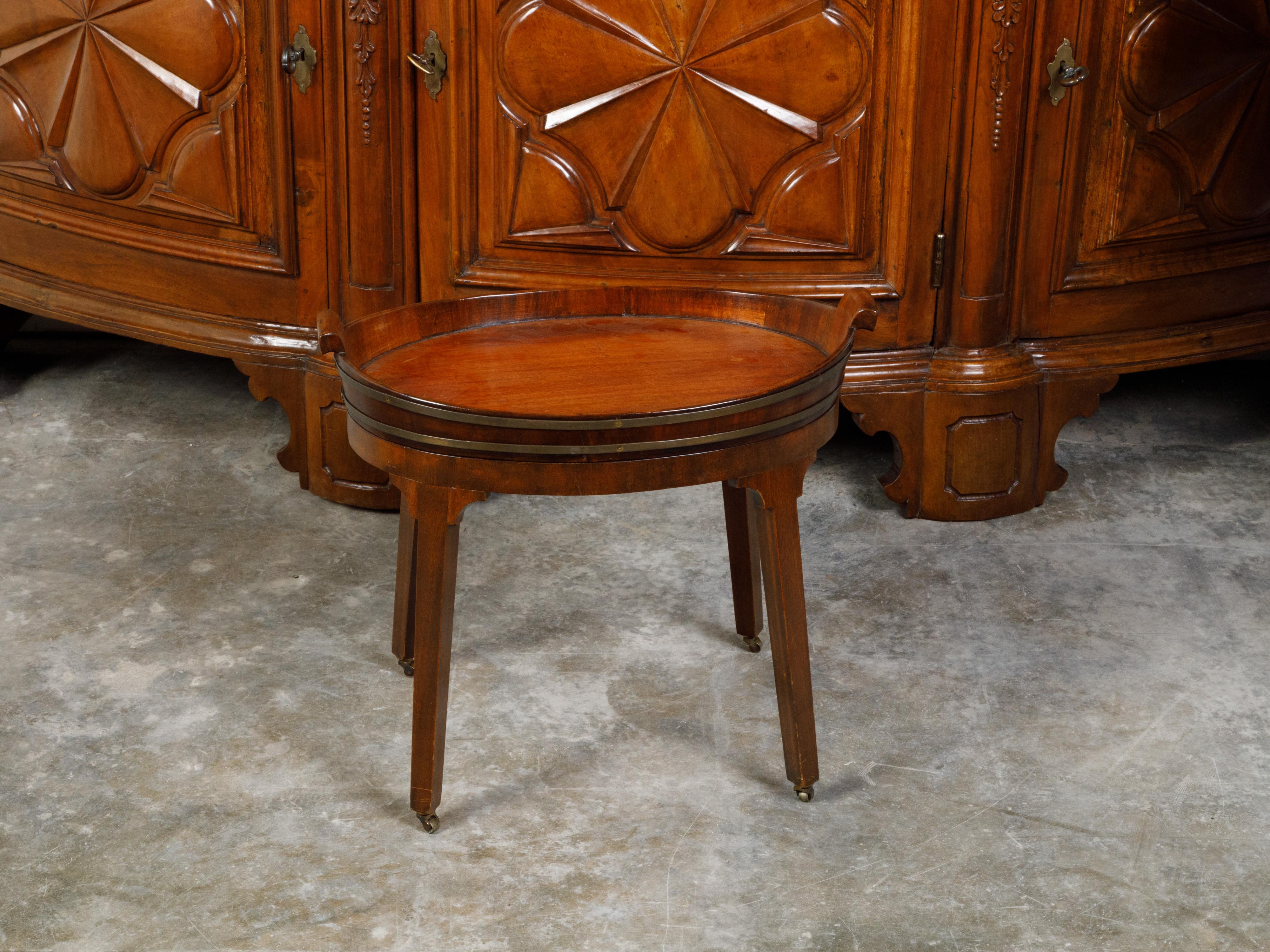 English 19th Century Oval Mahogany Tray Top Table with Brass Accents and Casters For Sale 5