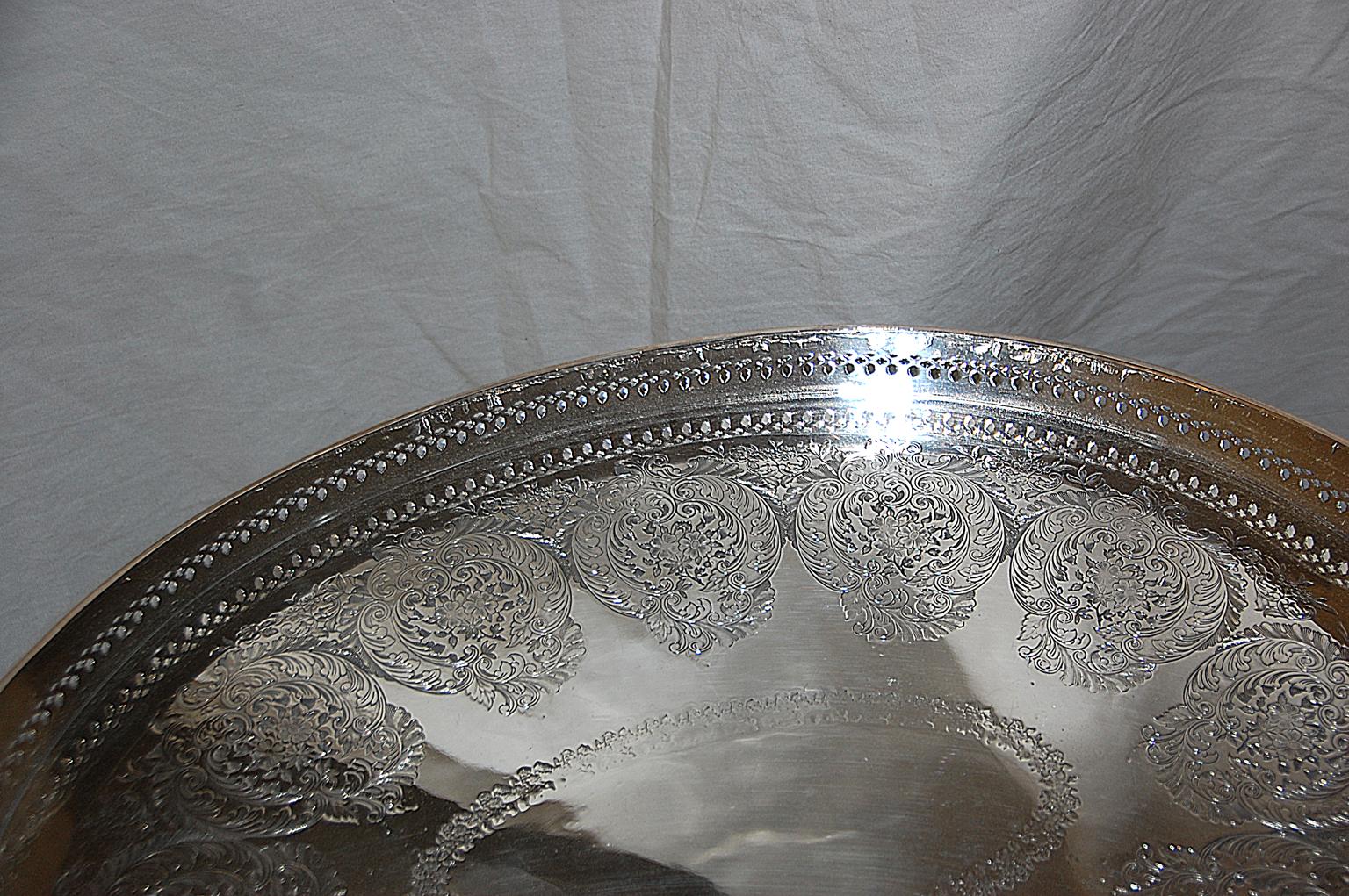 English 19th Century Oval Silver Plate Galleried Tray on Bespoke Mahogany Stand In Good Condition In Wells, ME