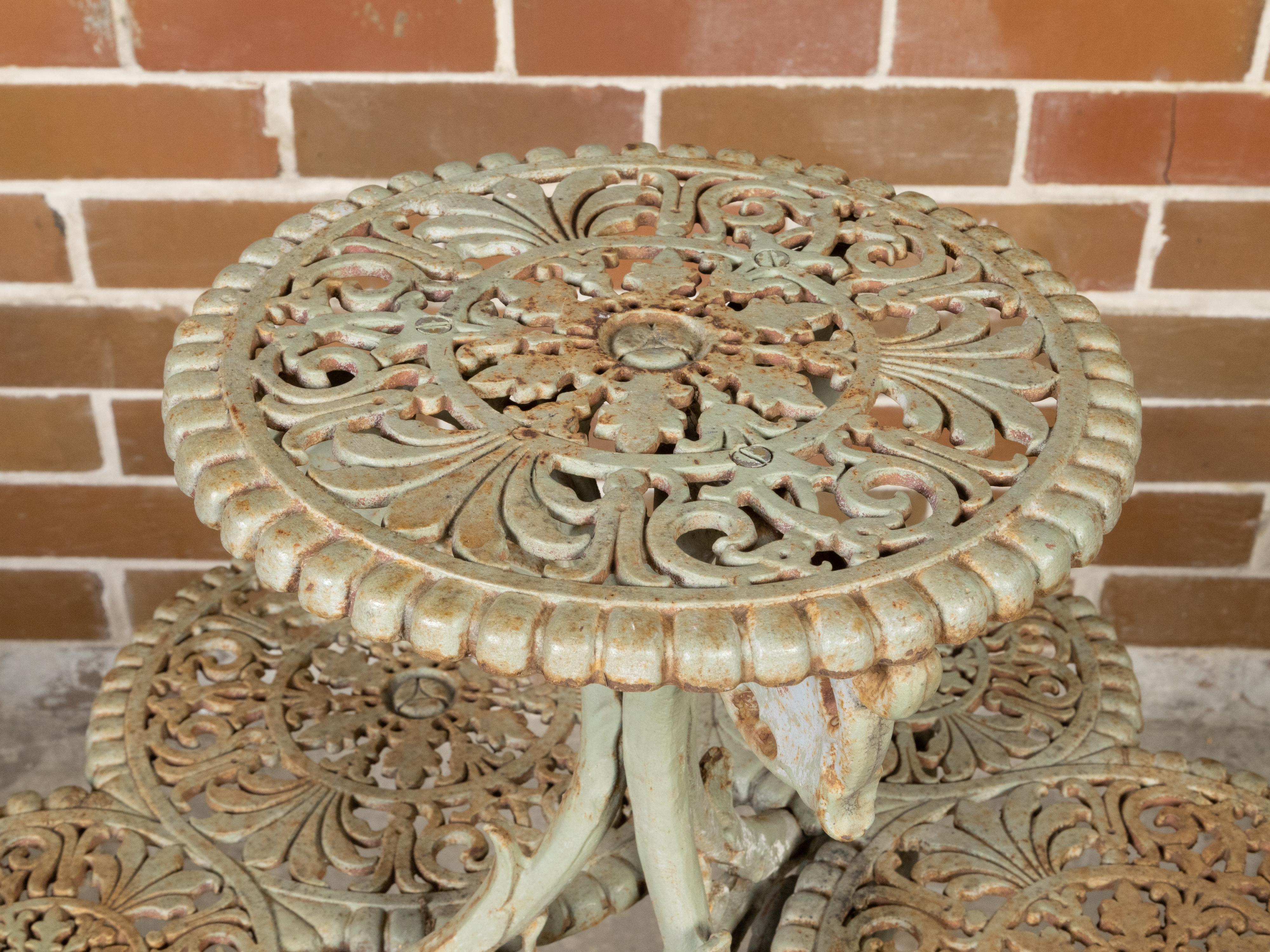 English 19th Century Painted Iron Four-Tiered Table with Foliage Openwork Motifs For Sale 1