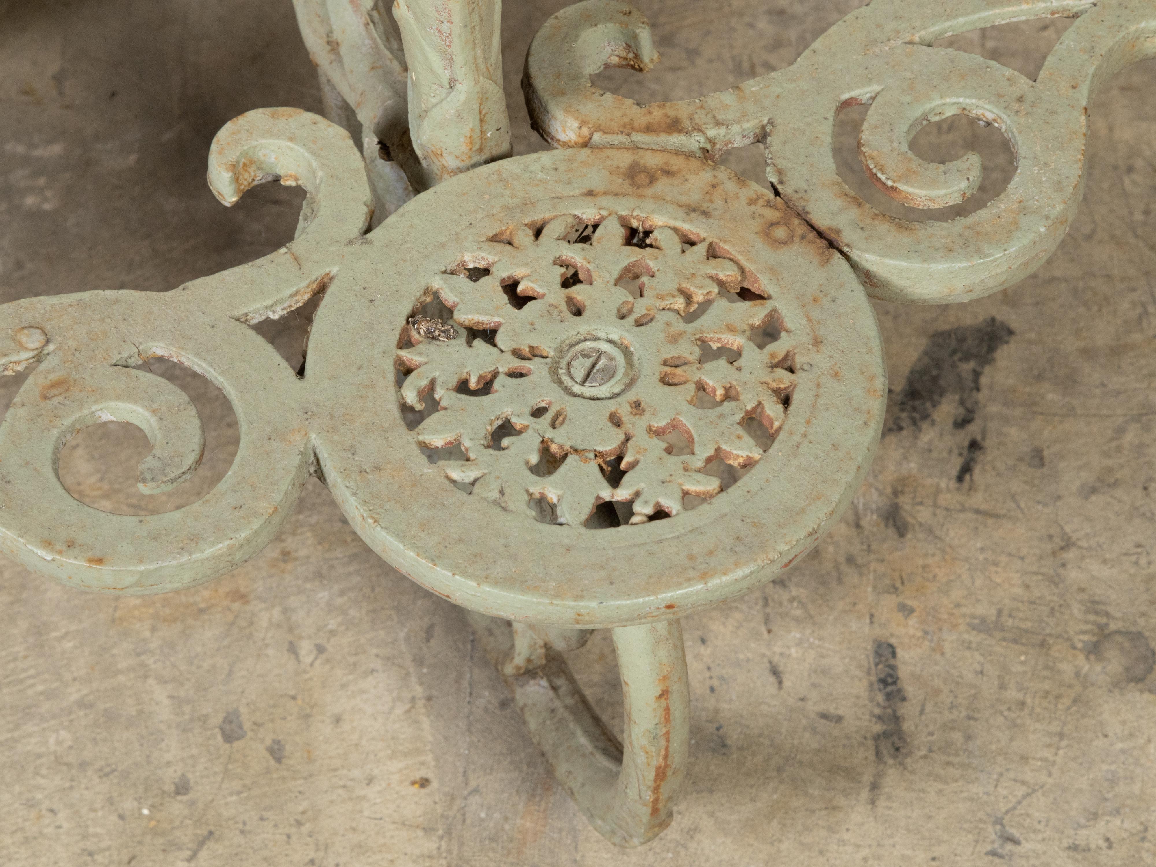 English 19th Century Painted Iron Four-Tiered Table with Foliage Openwork Motifs For Sale 6