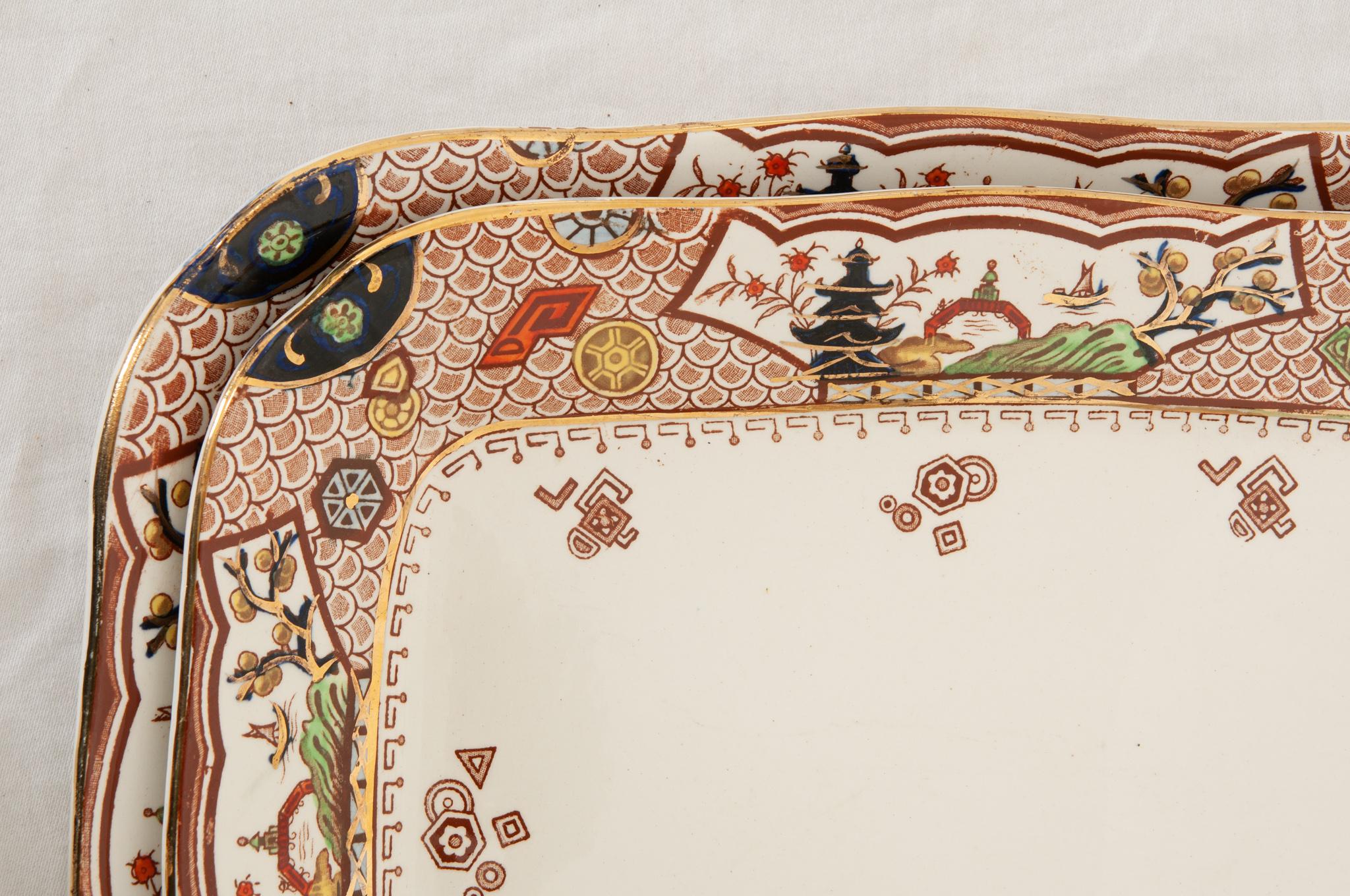 English 19th Century Pair of Aesthetic Movement Platters In Good Condition In Baton Rouge, LA