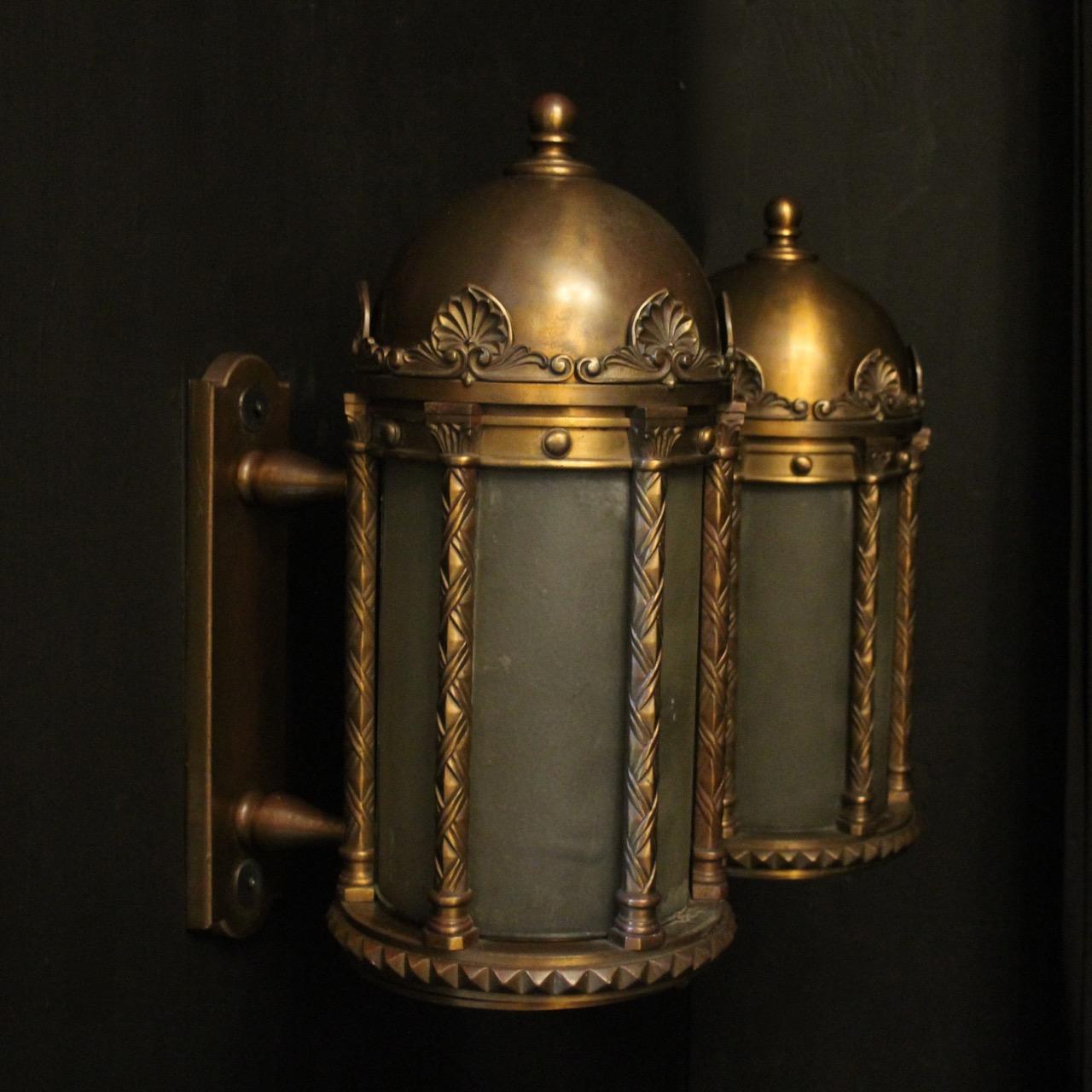 English 19th Century Pair of Bronze Antique Wall Lanterns For Sale 6