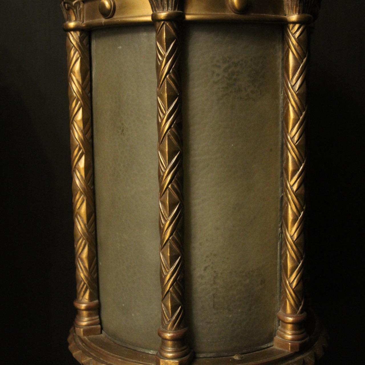 English 19th Century Pair of Bronze Antique Wall Lanterns For Sale 2