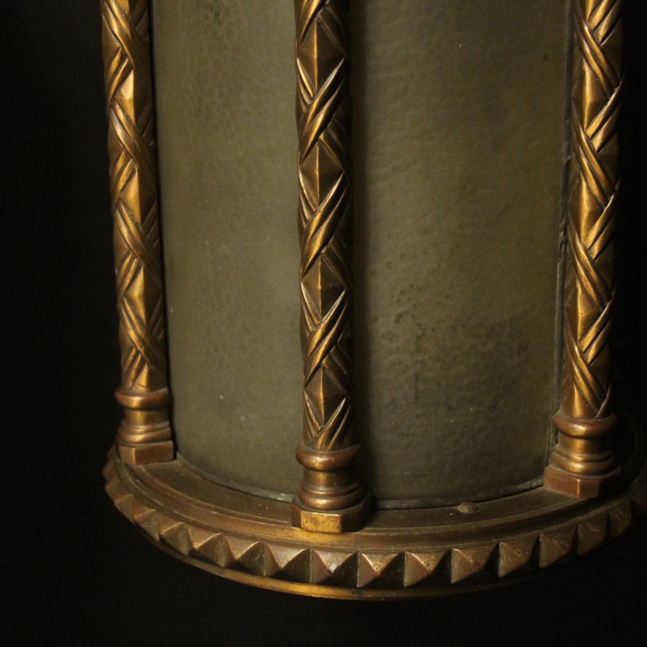 English 19th Century Pair of Bronze Antique Wall Lanterns For Sale 3