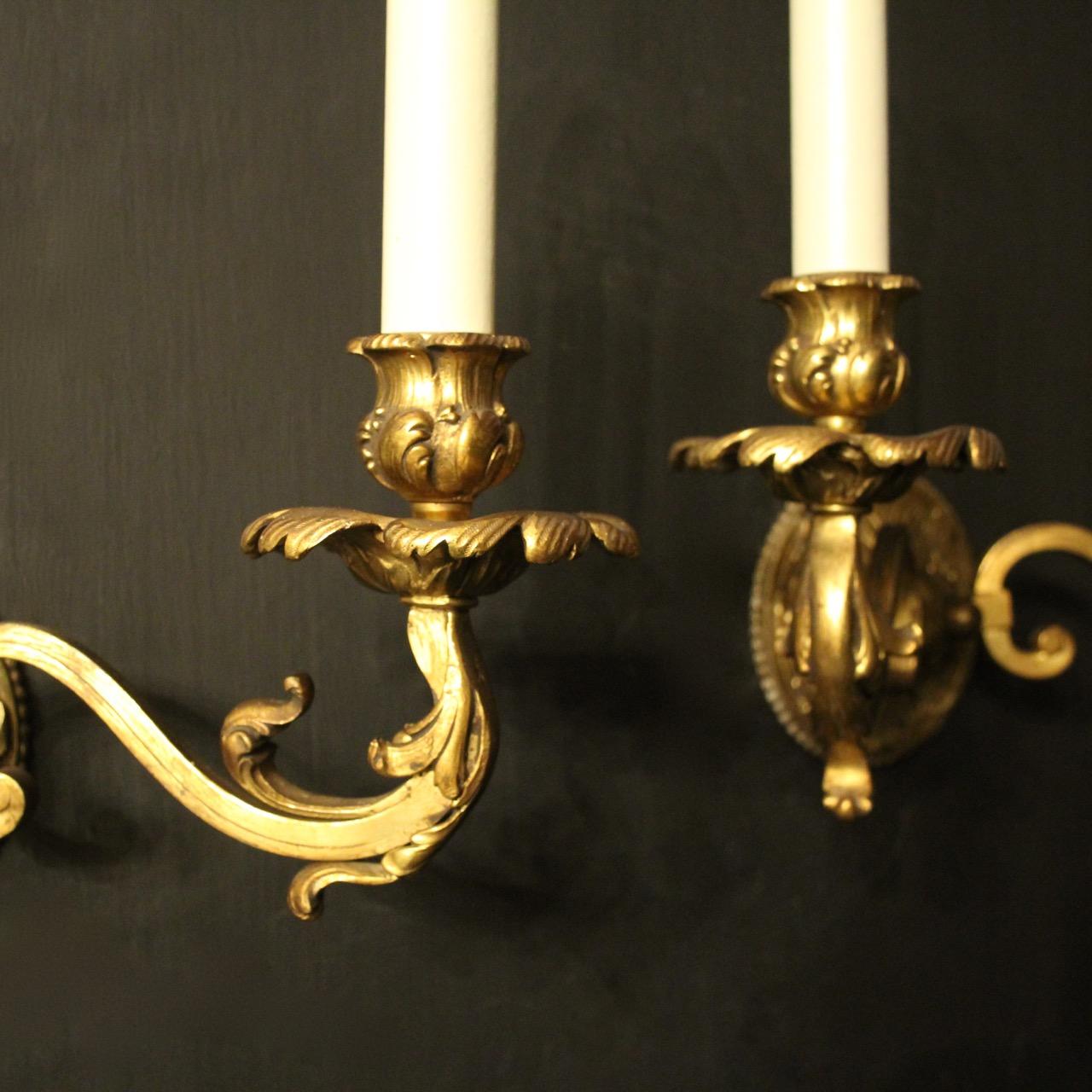 English 19th Century Pair of Bronze Antique Wall Lights 4