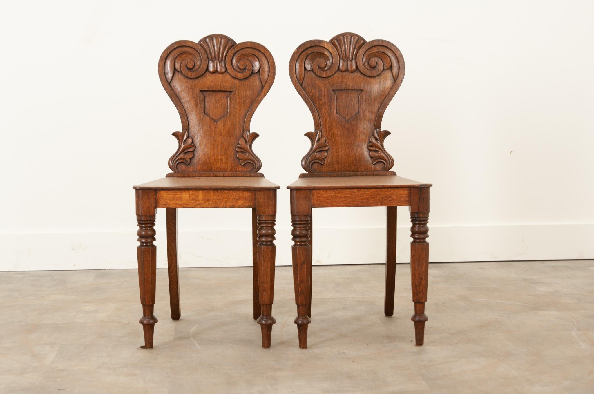 French Provincial English 19th Century Pair of Oak Hall Chairs For Sale
