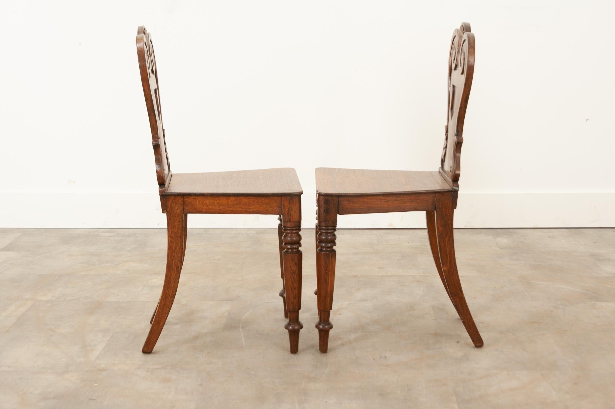 English 19th Century Pair of Oak Hall Chairs For Sale 3