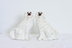 English 19th Century Pair of Staffordshire Dogs with Glass Eyes