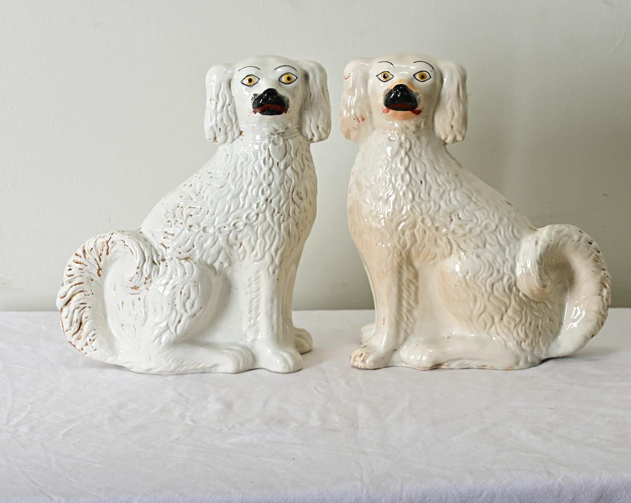 Other English 19th Century Pair of Staffordshire Spaniels