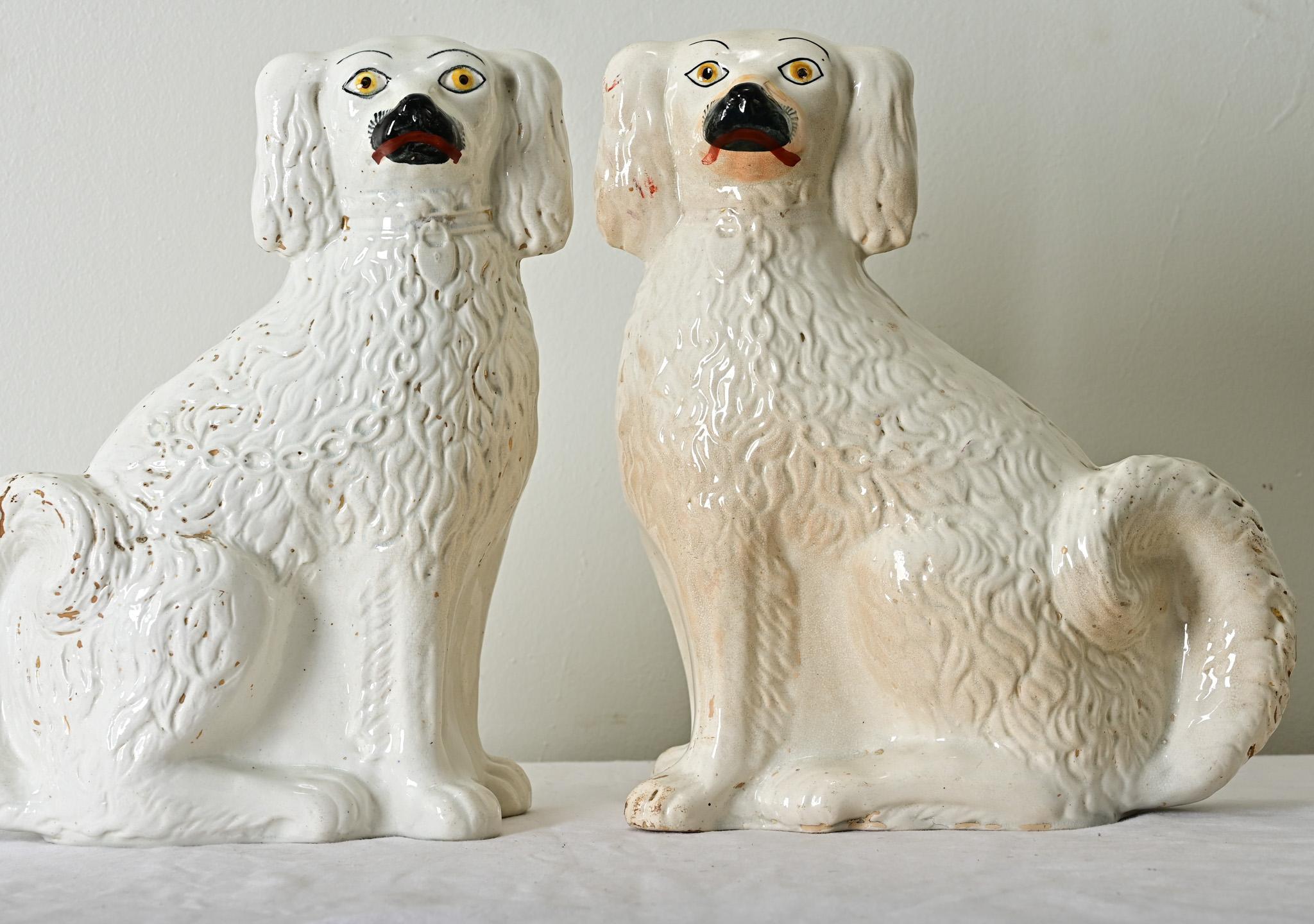 Gilt English 19th Century Pair of Staffordshire Spaniels