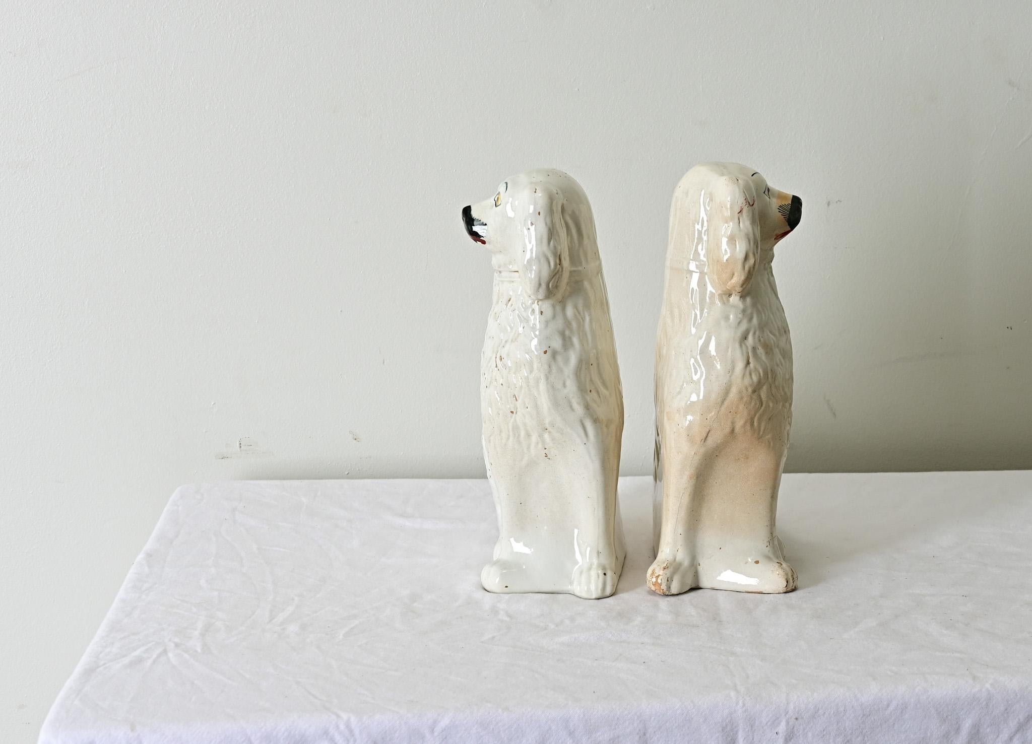 English 19th Century Pair of Staffordshire Spaniels In Good Condition In Baton Rouge, LA