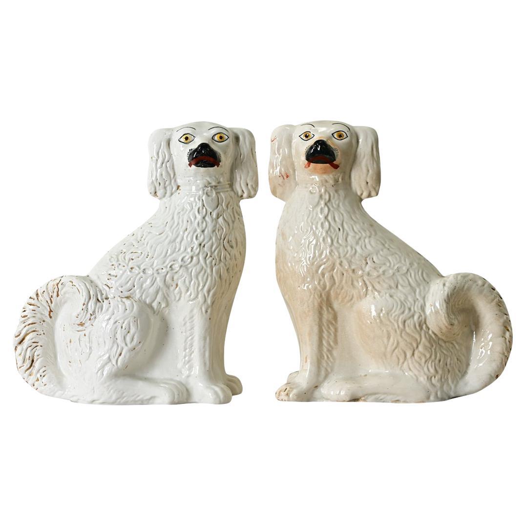 English 19th Century Pair of Staffordshire Spaniels
