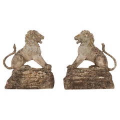 Paire de lions anglais en pierre du 19ème siècle