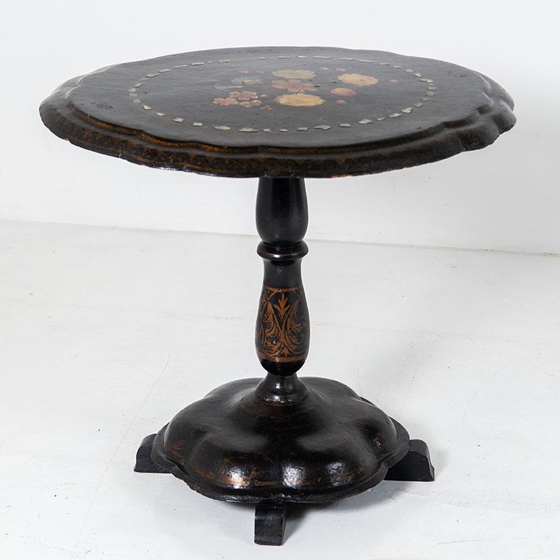 A tilt top papier mâché occasional table. Black with hand painted floral, gilt and mother of Pearl decoration.
Good quality and form, possibly by Jenners & Bettridge of Belgravia, London.
In very good structural condition, the floral top is still