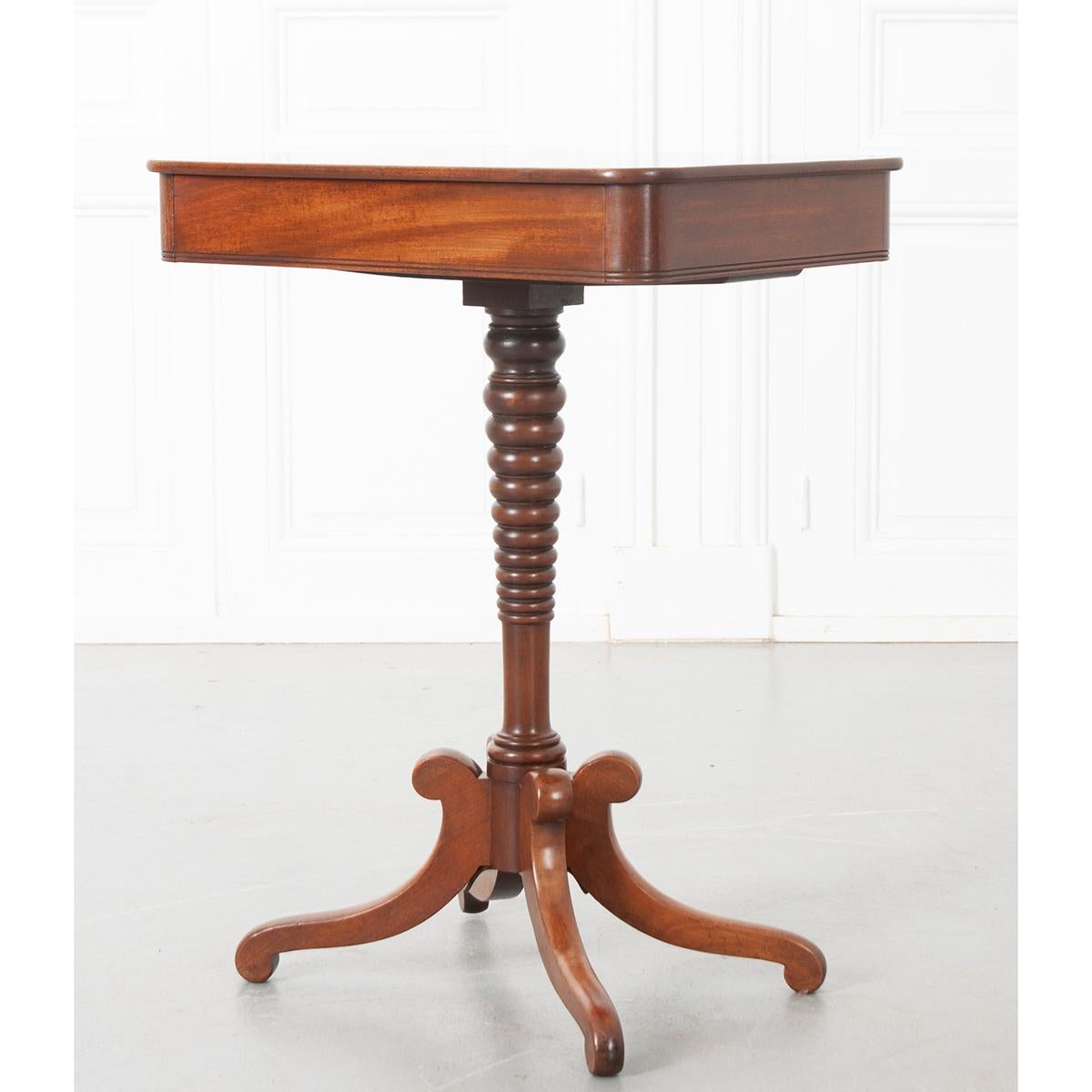 English 19th Century Pedestal Mahogany Table In Good Condition In Baton Rouge, LA