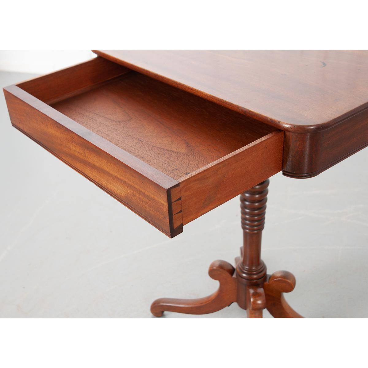 English 19th Century Pedestal Mahogany Table 1