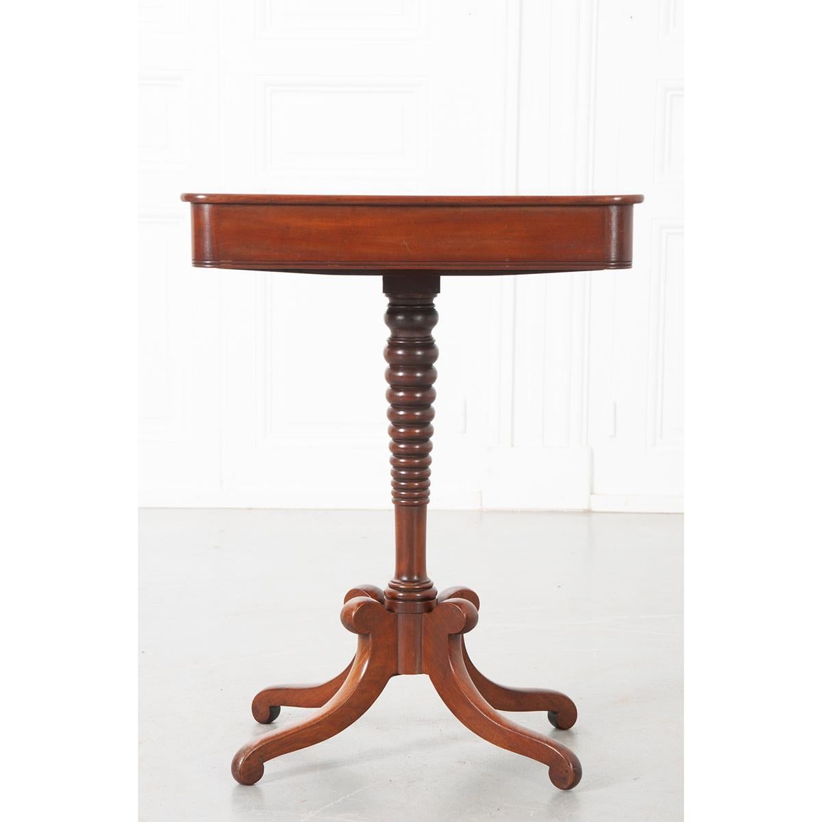 English 19th Century Pedestal Mahogany Table 2