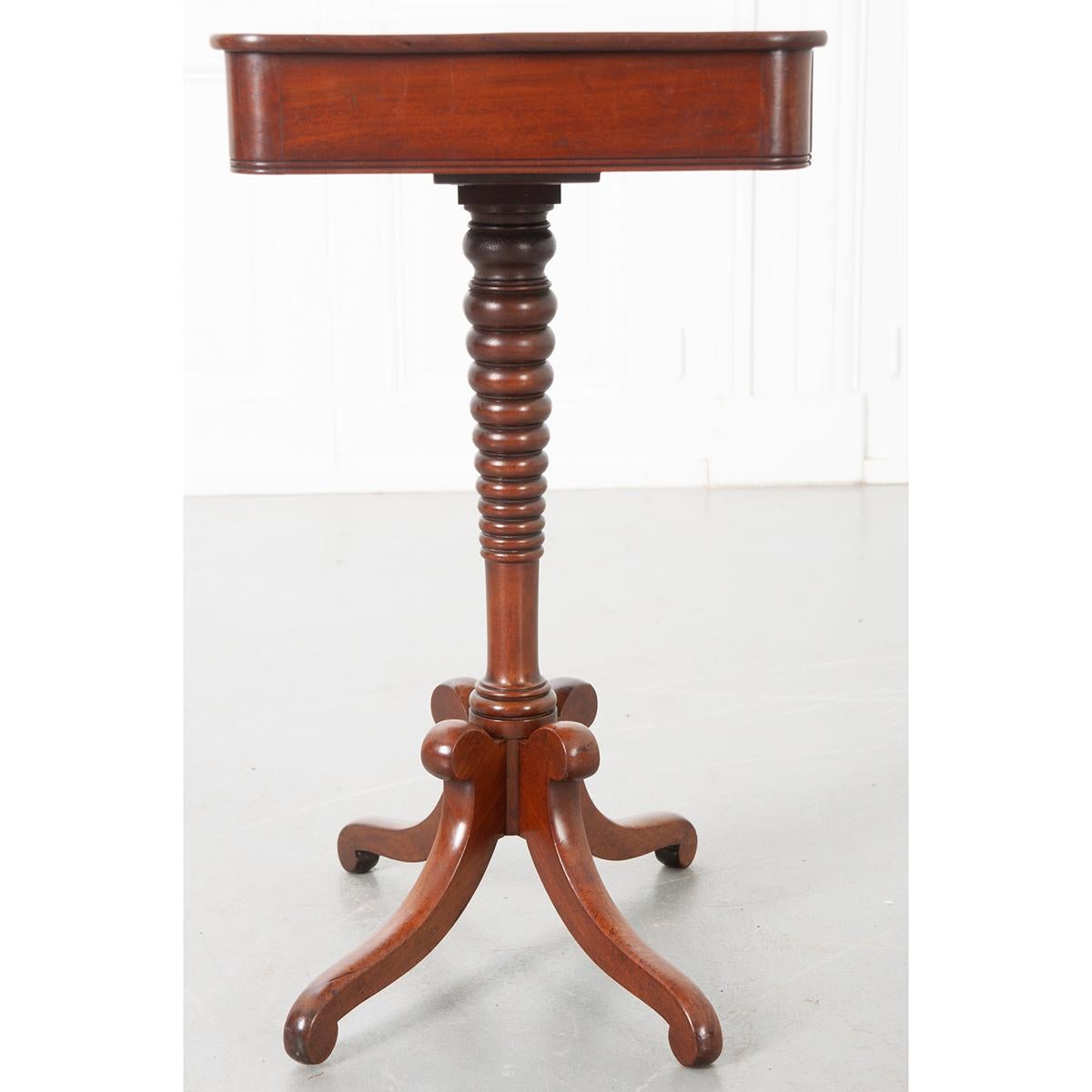 English 19th Century Pedestal Mahogany Table 3