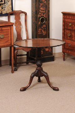 English 19th Century Pie Crust Tilt-Top Table with Pad Feet