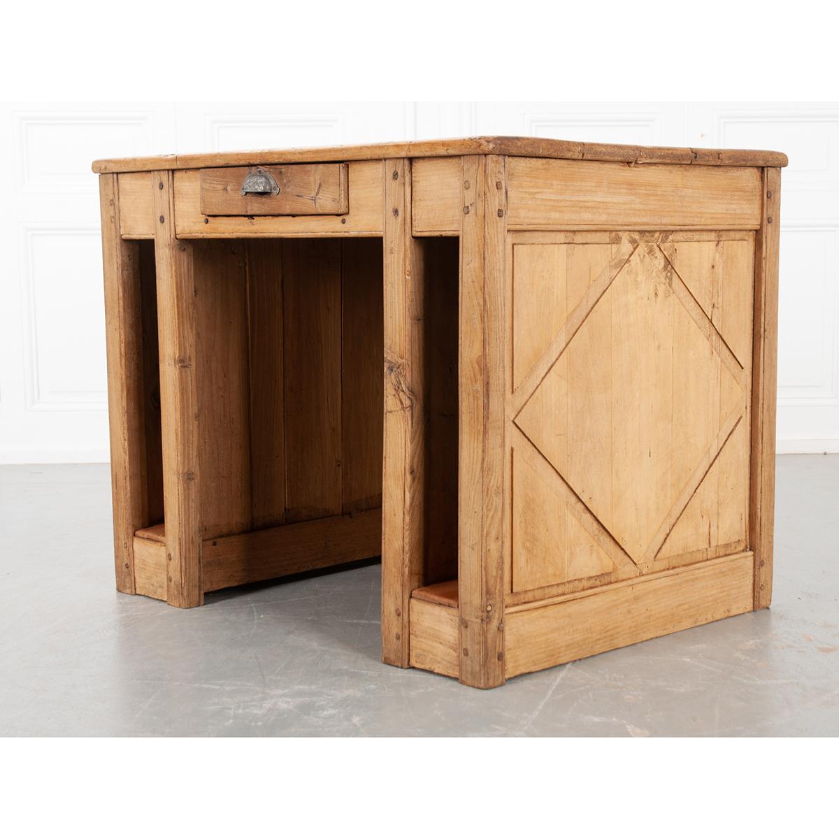 English 19th Century Pine Auctioneer’s Cash Desk For Sale 1