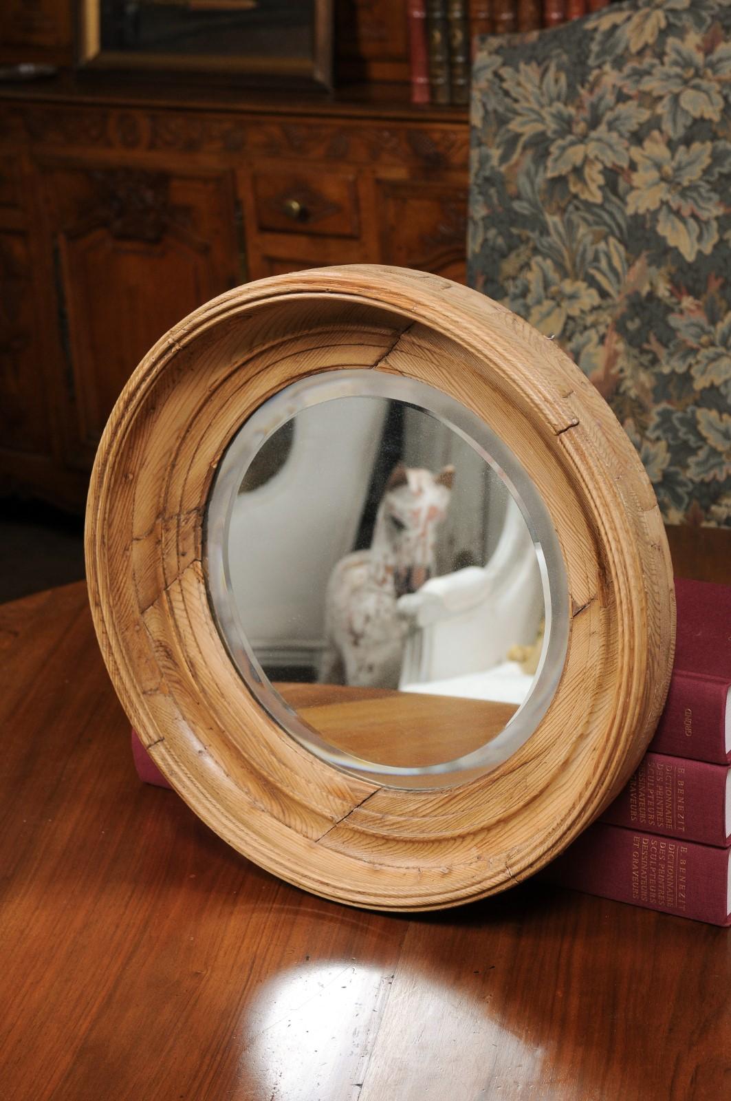 English 19th Century Pine Bullseye Mirror with Natural Patina and Beveled Glass 4