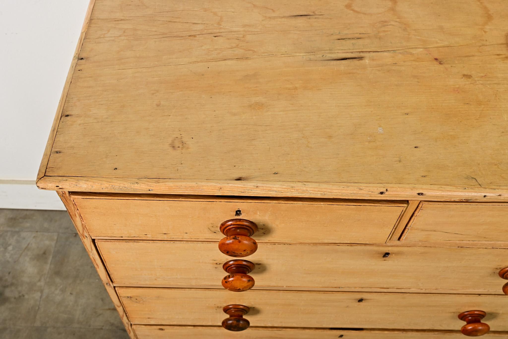 English 19th Century Pine Chest of Drawers In Good Condition In Baton Rouge, LA