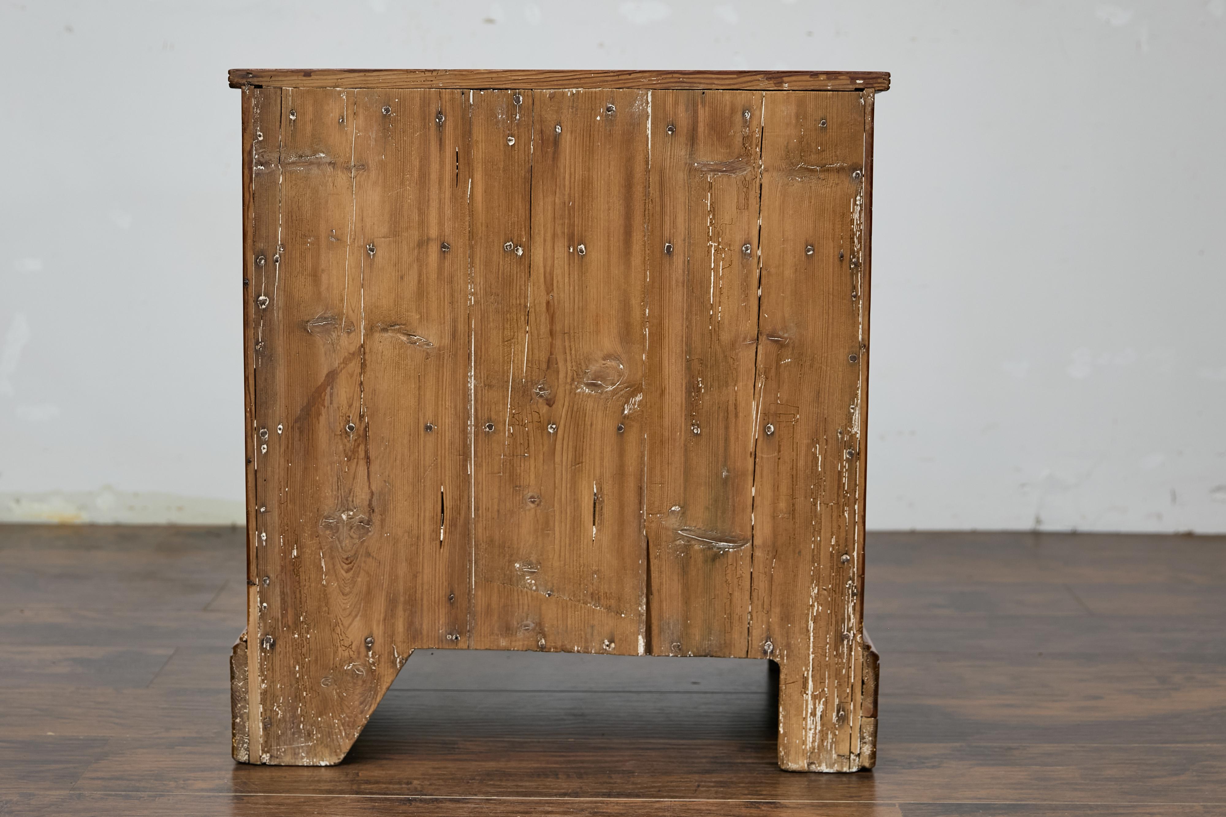 English 19th Century Pine Chest with Three Graduating Drawers and Brass Hardware For Sale 8