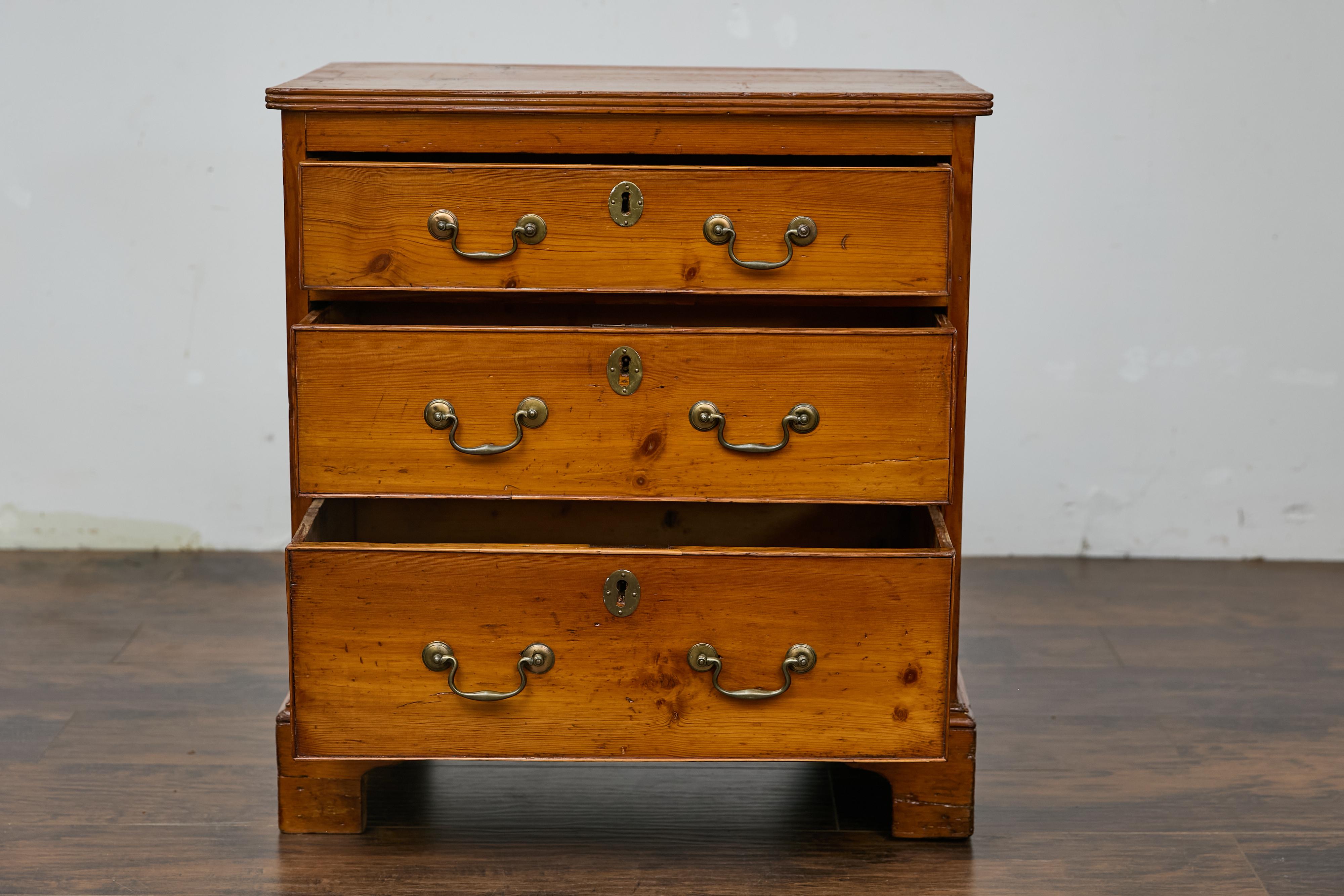 English 19th Century Pine Chest with Three Graduating Drawers and Brass Hardware For Sale 11
