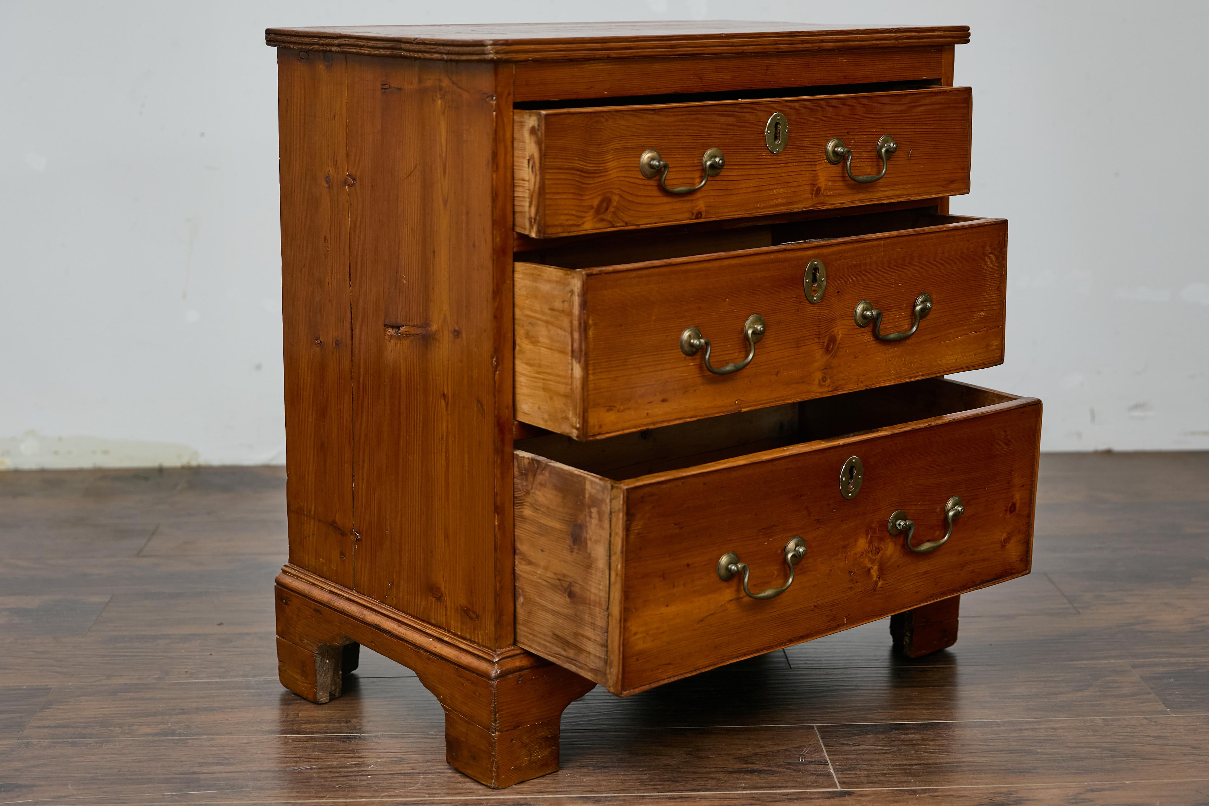 English 19th Century Pine Chest with Three Graduating Drawers and Brass Hardware For Sale 12