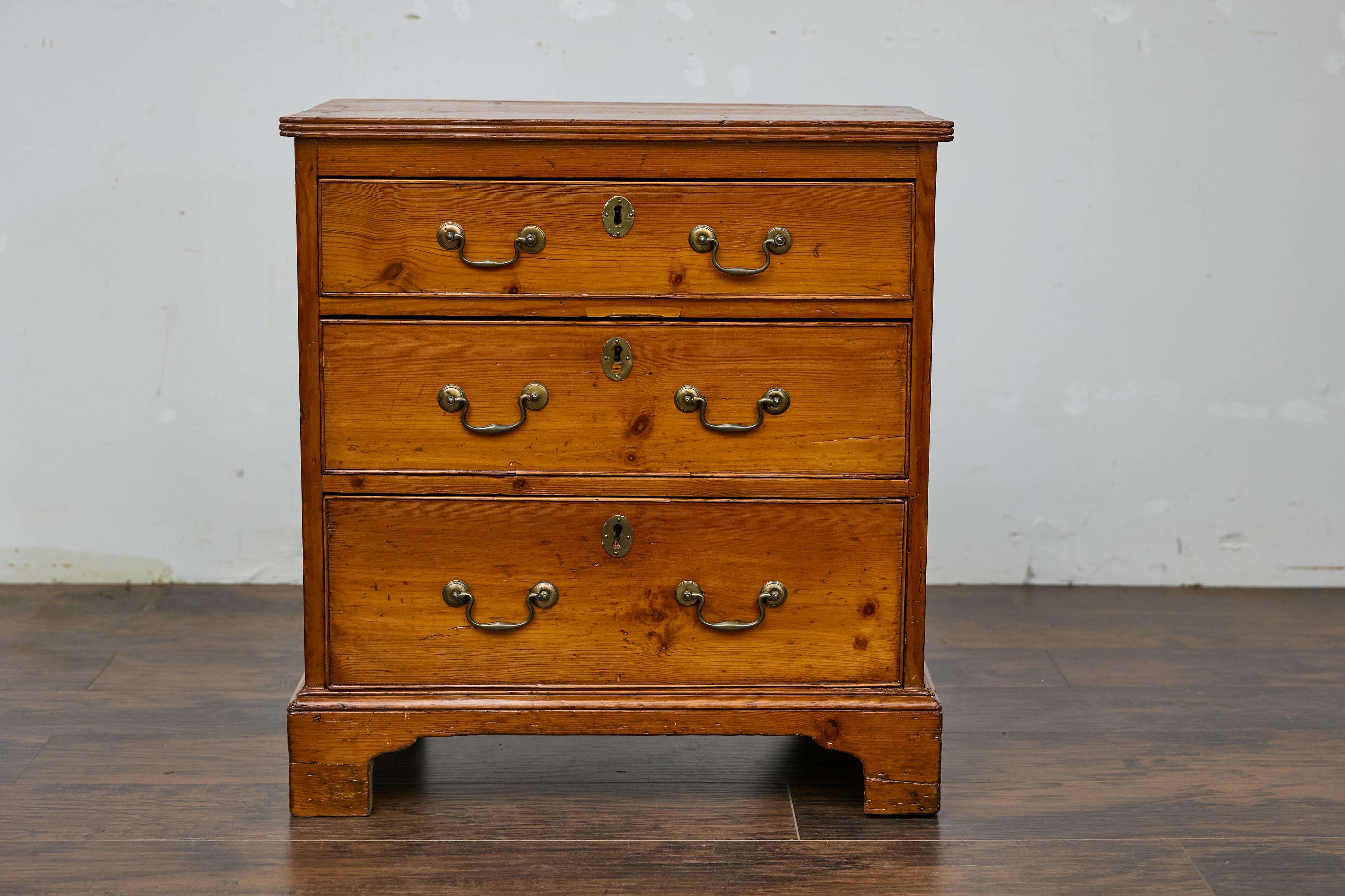 English 19th Century Pine Chest with Three Graduating Drawers and Brass Hardware For Sale 14
