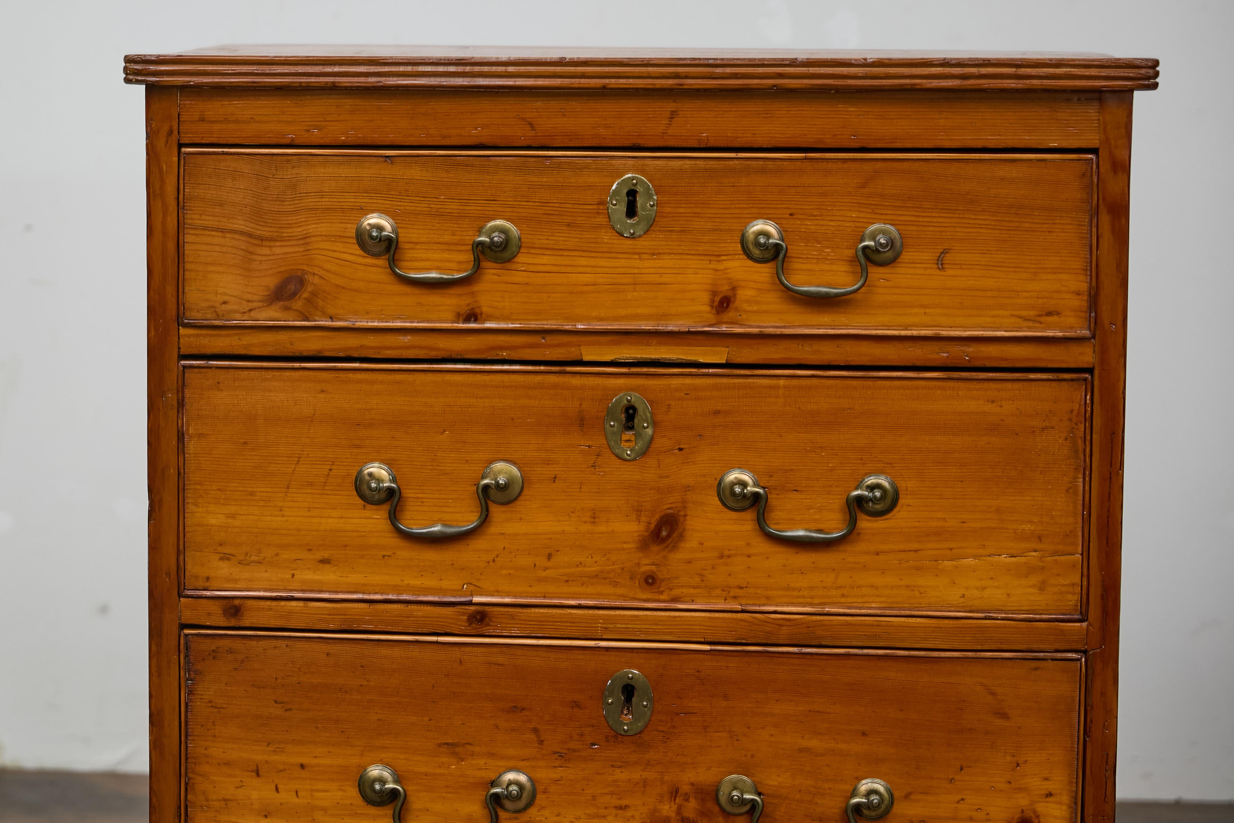English 19th Century Pine Chest with Three Graduating Drawers and Brass Hardware For Sale 2