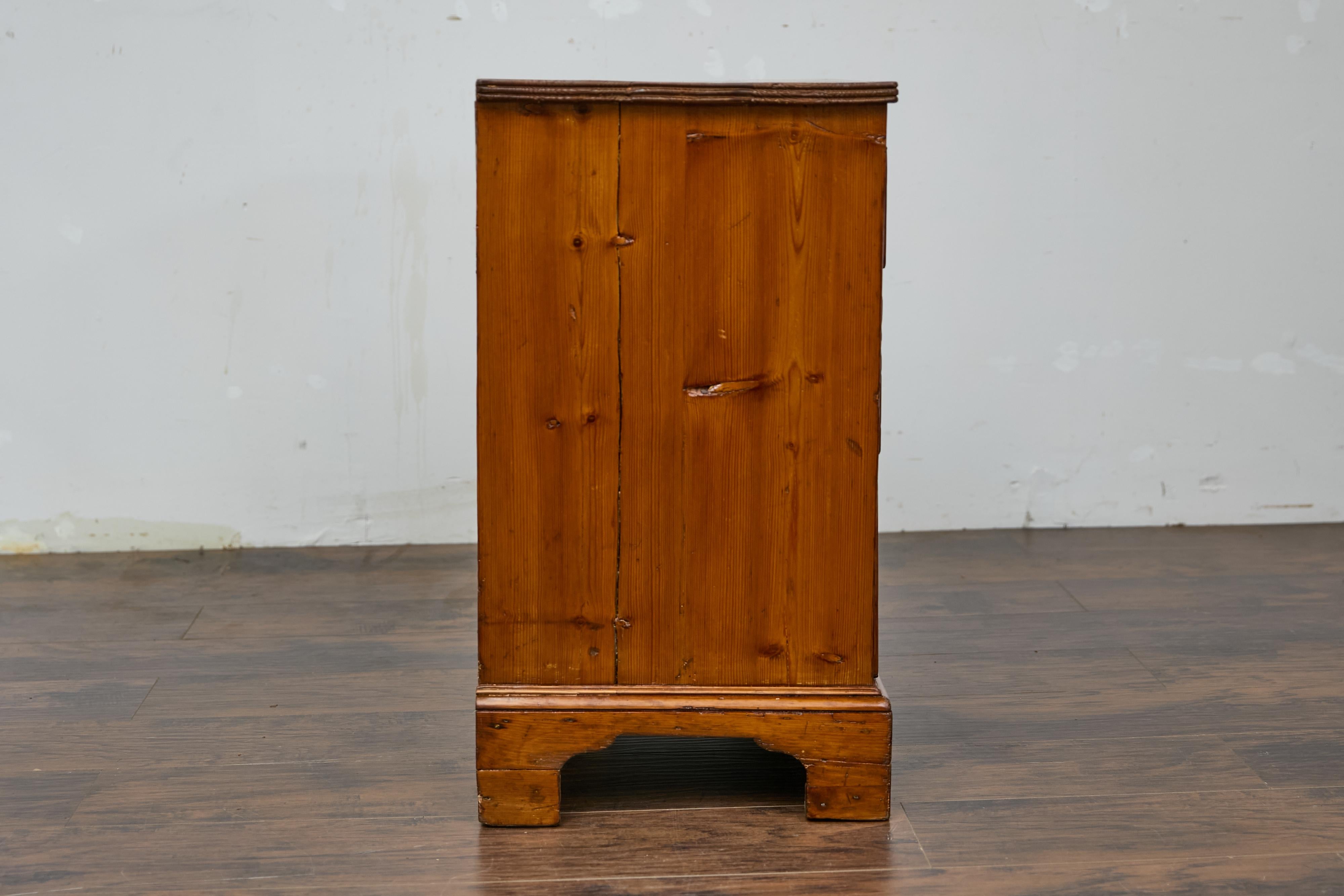 English 19th Century Pine Chest with Three Graduating Drawers and Brass Hardware For Sale 5