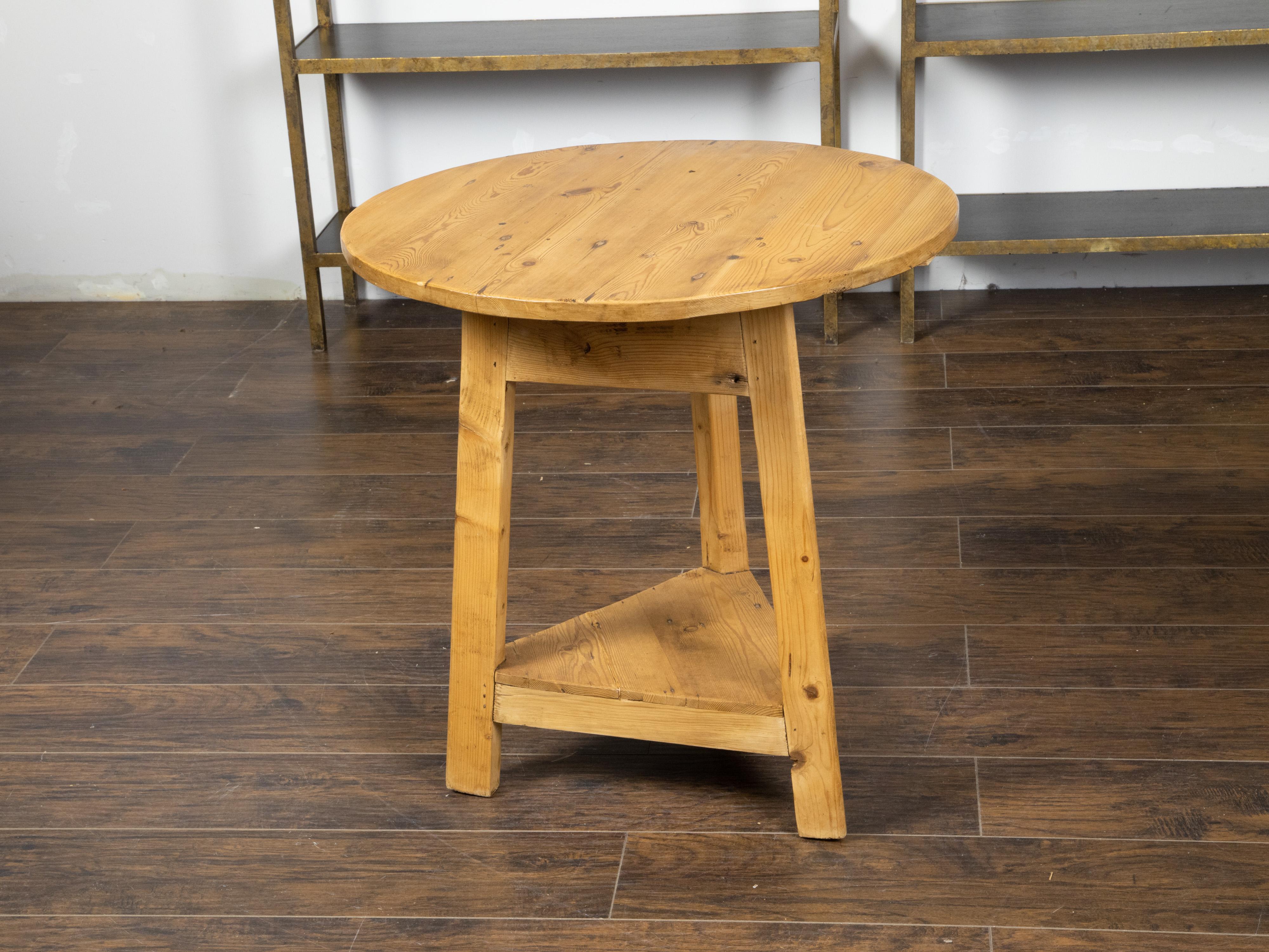English 19th Century Pine Cricket Table with Circular Top and Triangular Shelf For Sale 1
