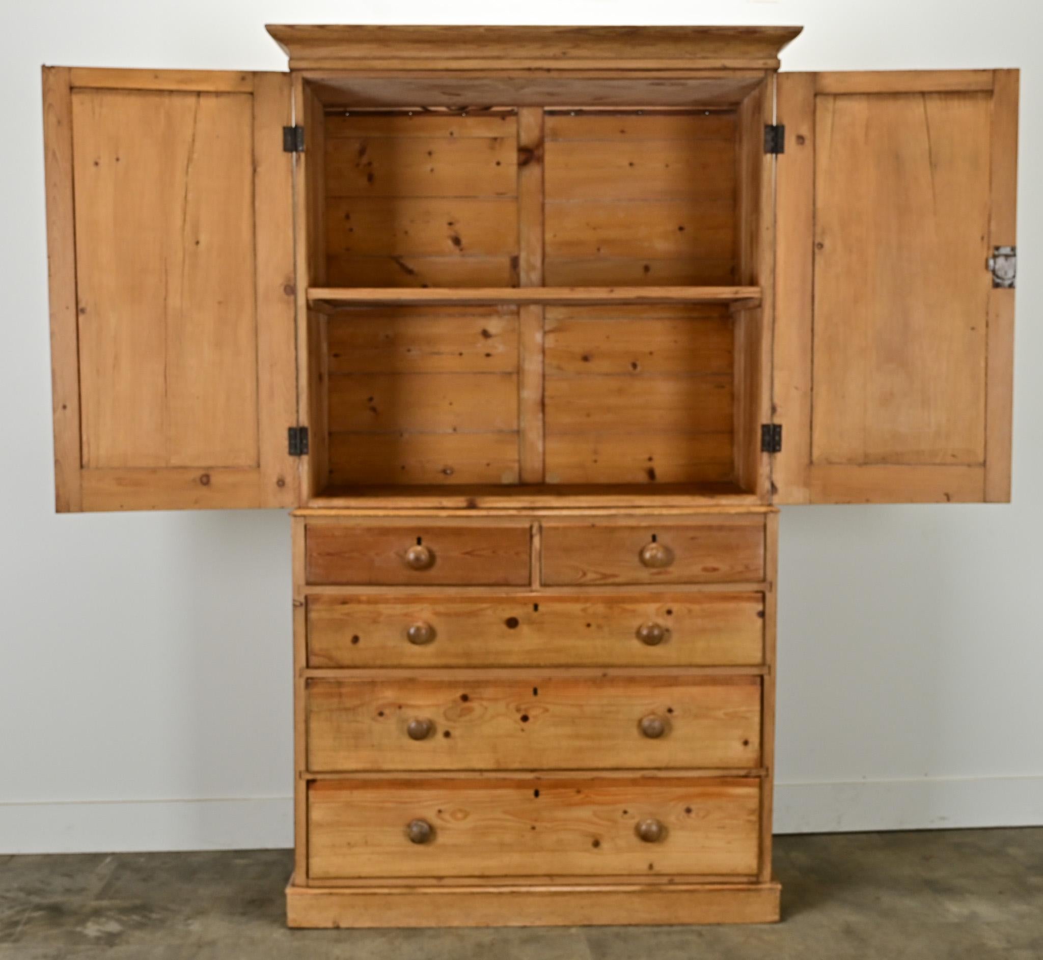 English 19th Century Pine Linen Press In Good Condition In Baton Rouge, LA