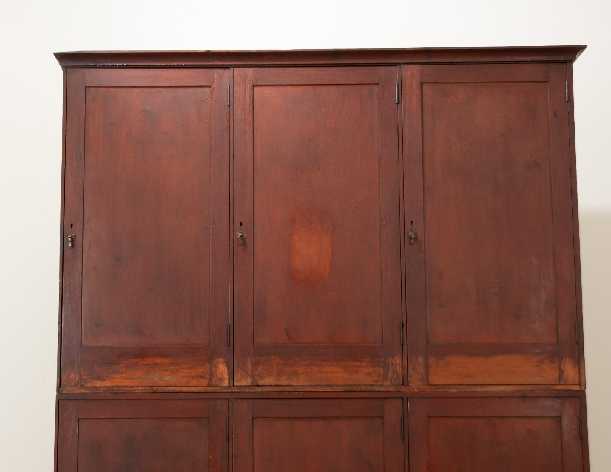 English 19th Century Pine Painted Butler's Pantry In Good Condition For Sale In Baton Rouge, LA