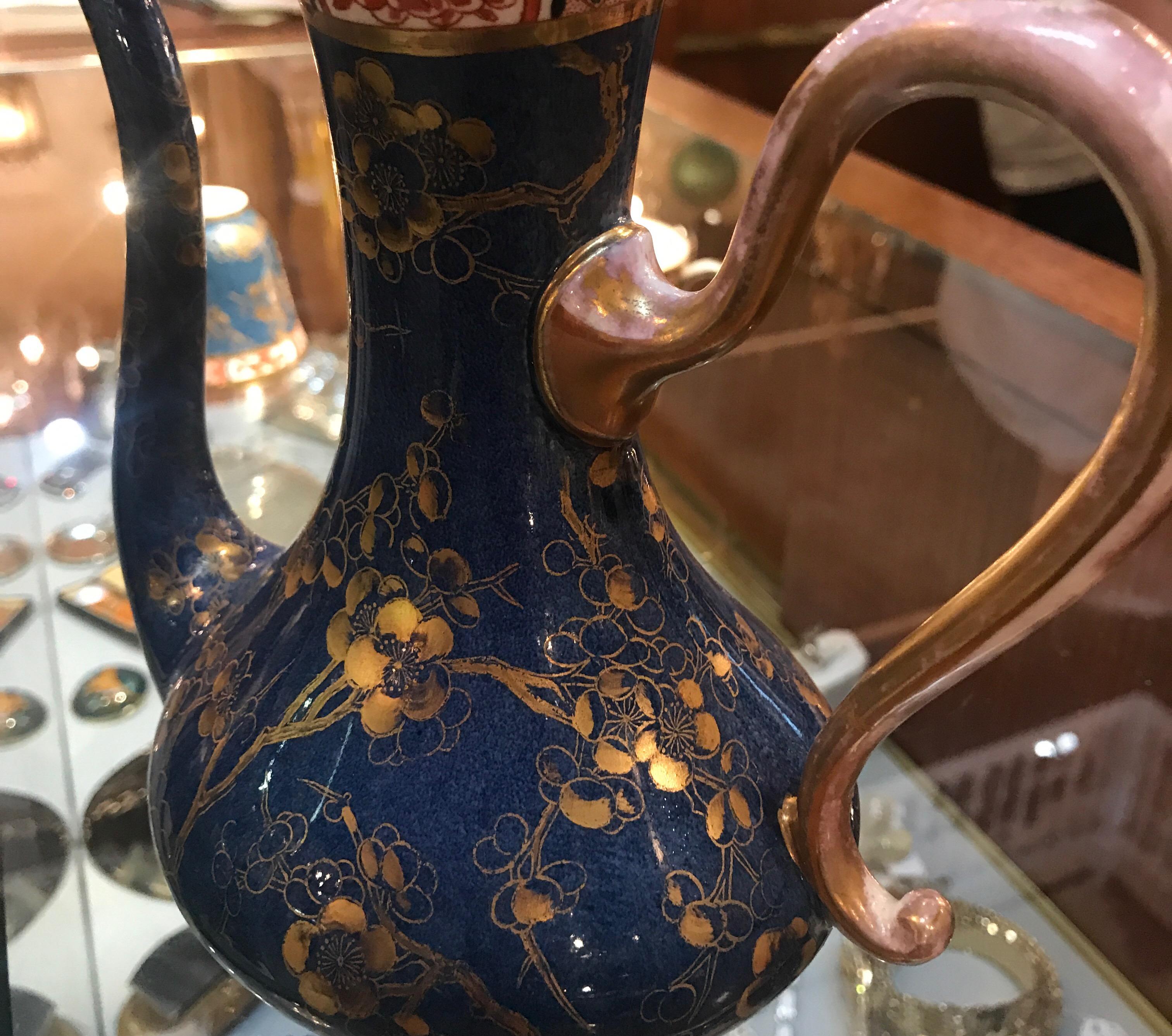 English 19th Century Porcelain Diminutive Tea Pot and Cups In Good Condition In Lambertville, NJ