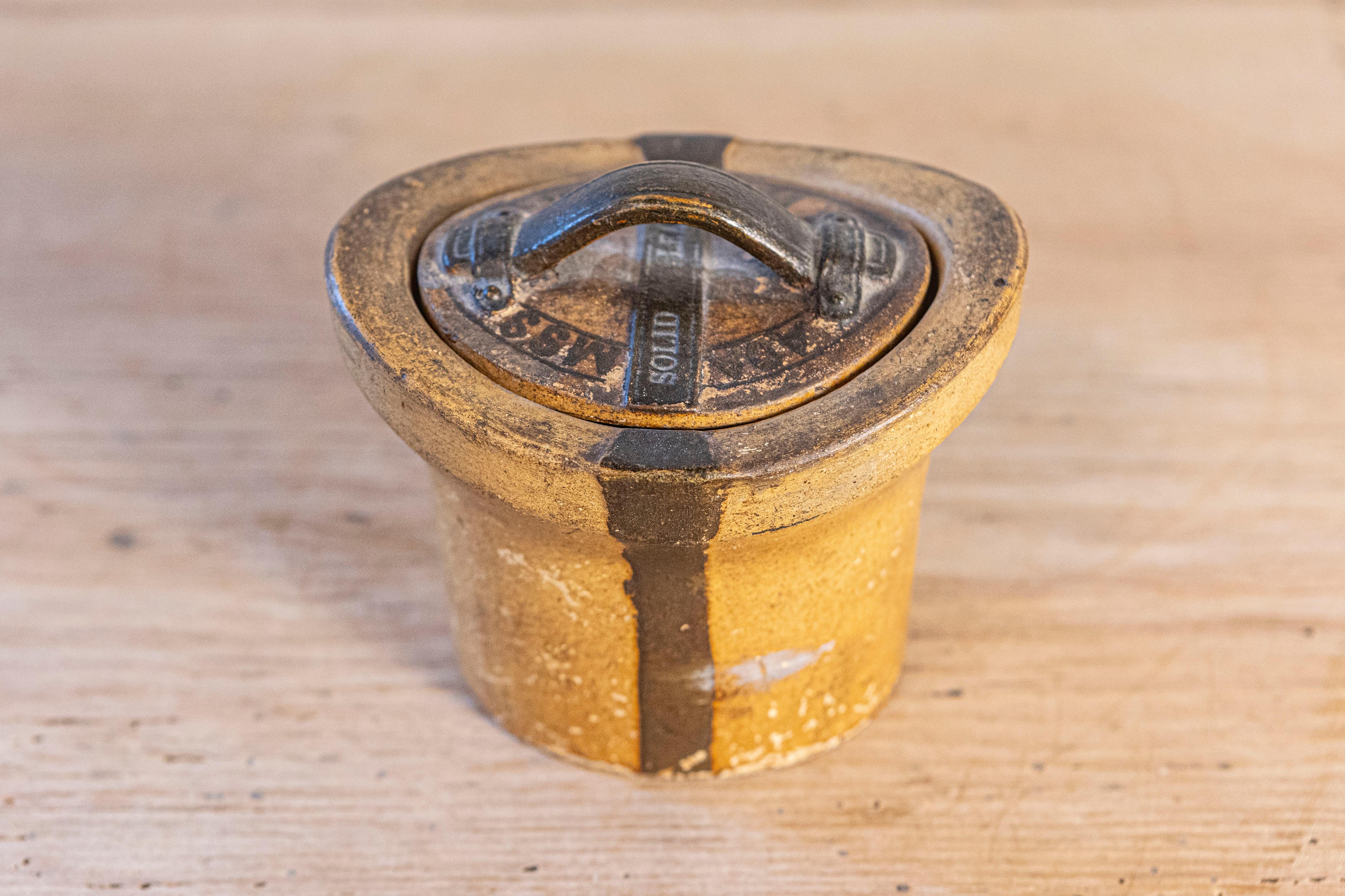 Récipient en poterie anglaise du XIXe siècle, en forme de boîte à chapeau, avec une représentation de 