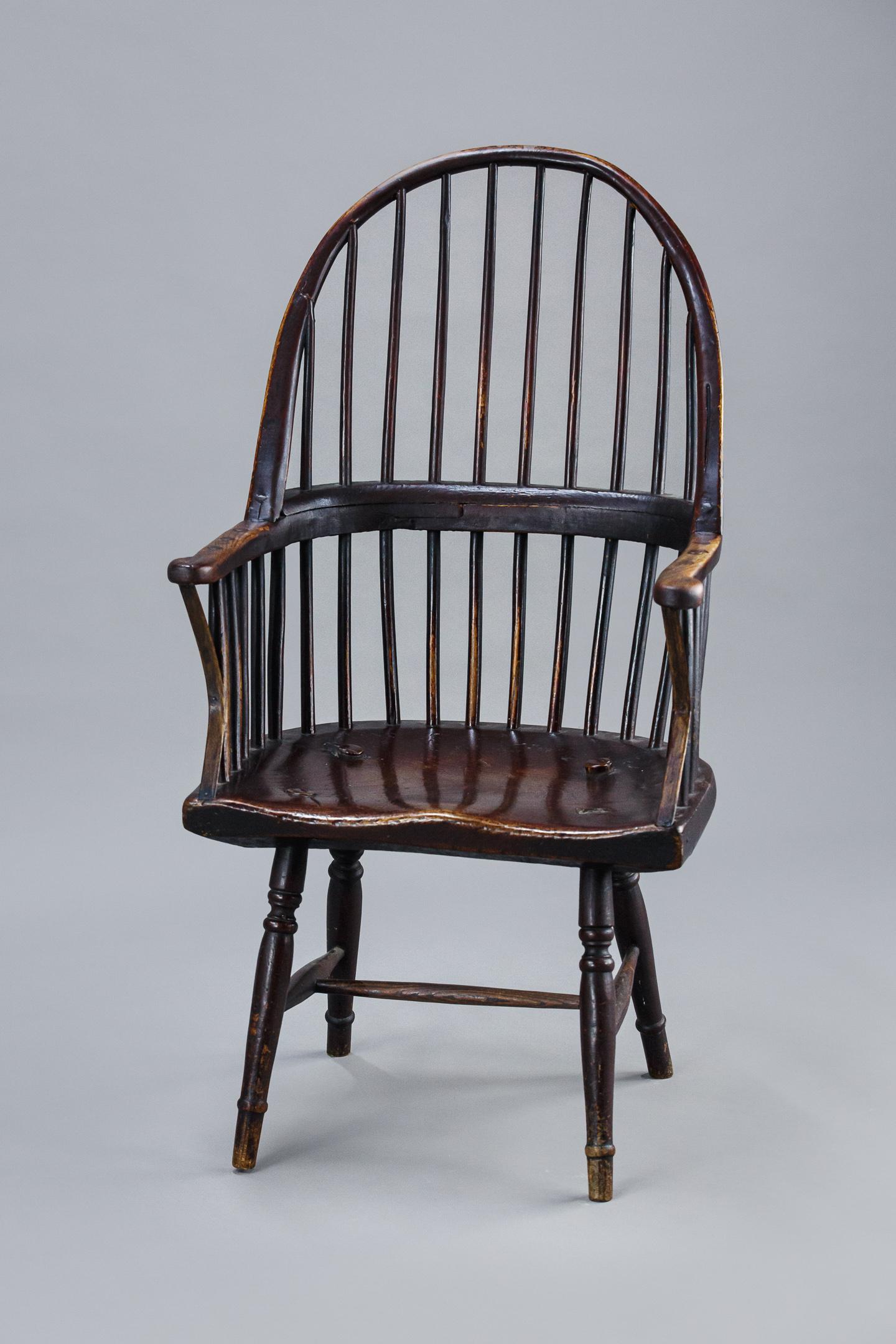 Good scale rustic 19th century windsor chair, good seat, original paint. England circa 1860. Seat height 42cm.