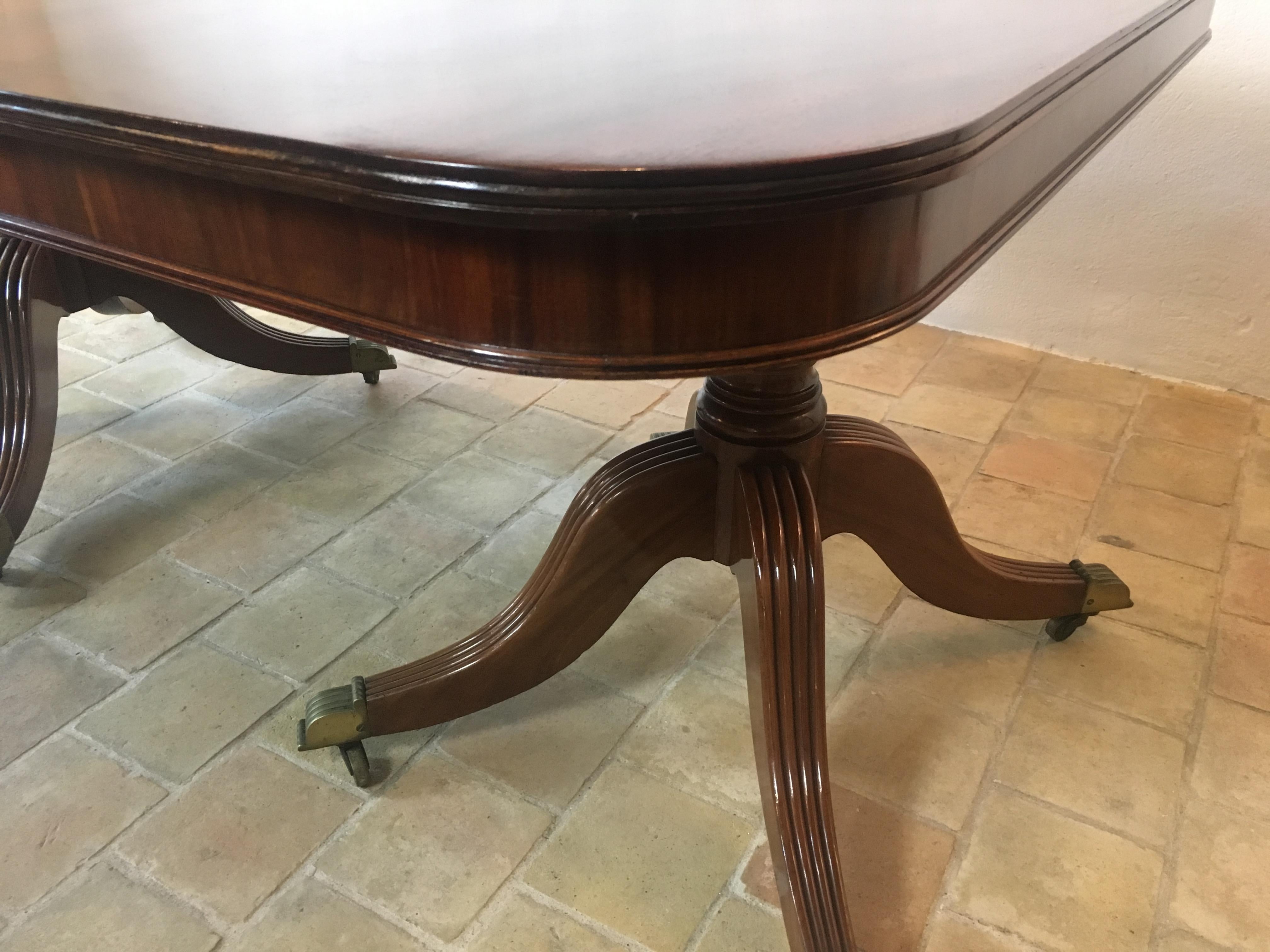 19th Century English Mahogany Double Pedestal Extending Dining Table For Sale 4