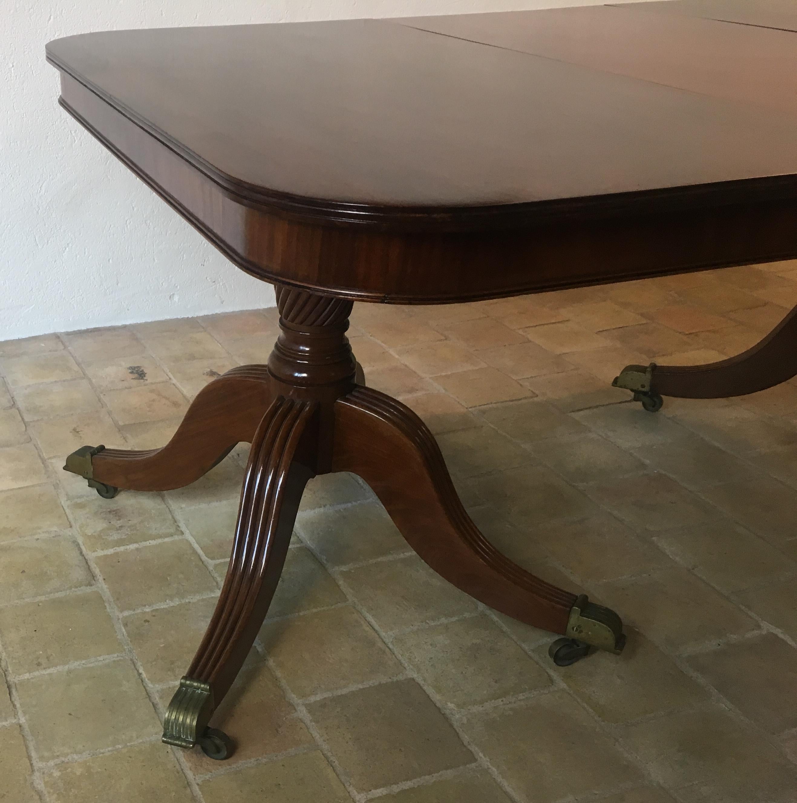George III 19th Century English Mahogany Double Pedestal Extending Dining Table For Sale