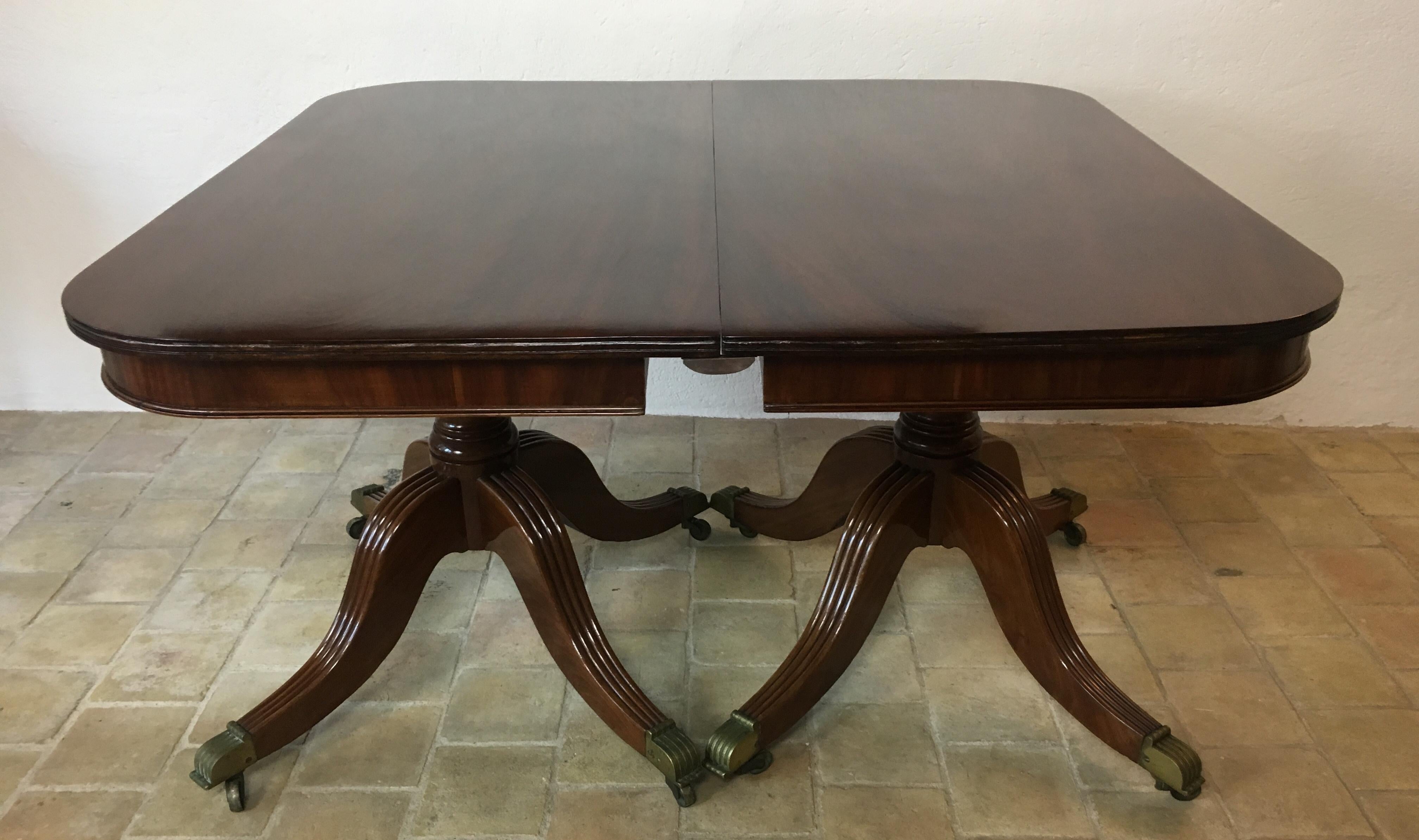 19th Century English Mahogany Double Pedestal Extending Dining Table For Sale 2
