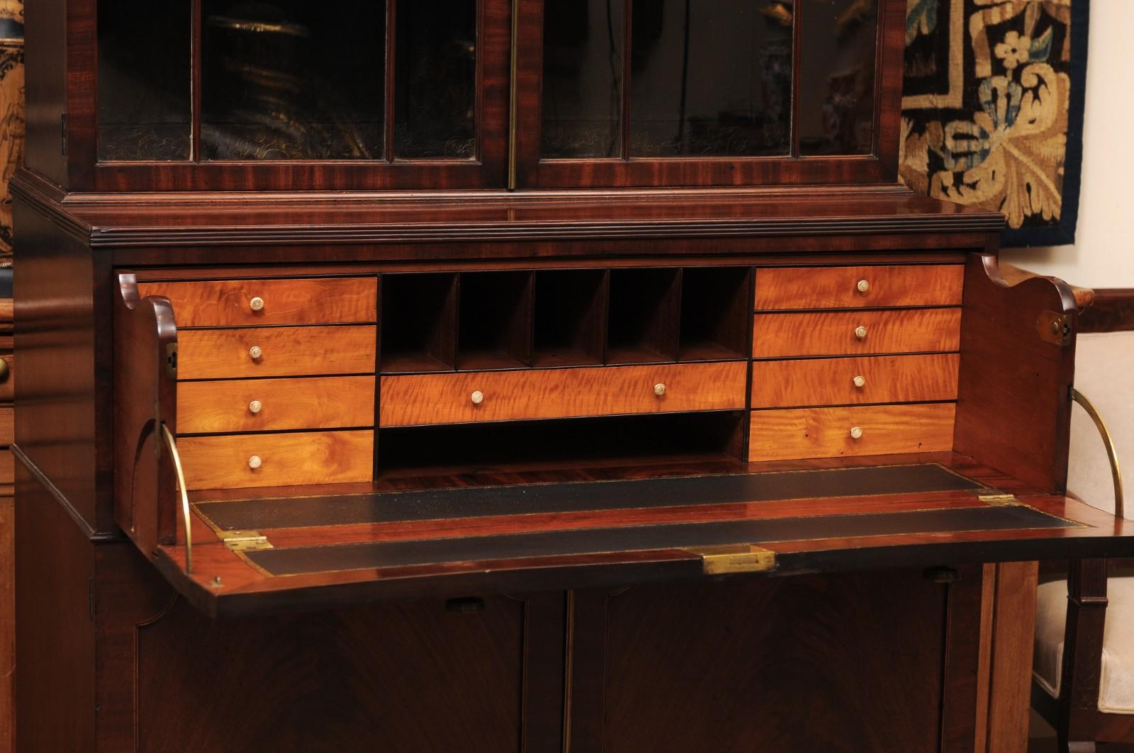 Segretaria Regency inglese del XIX secolo in mogano figurato In condizioni discrete in vendita a Atlanta, GA